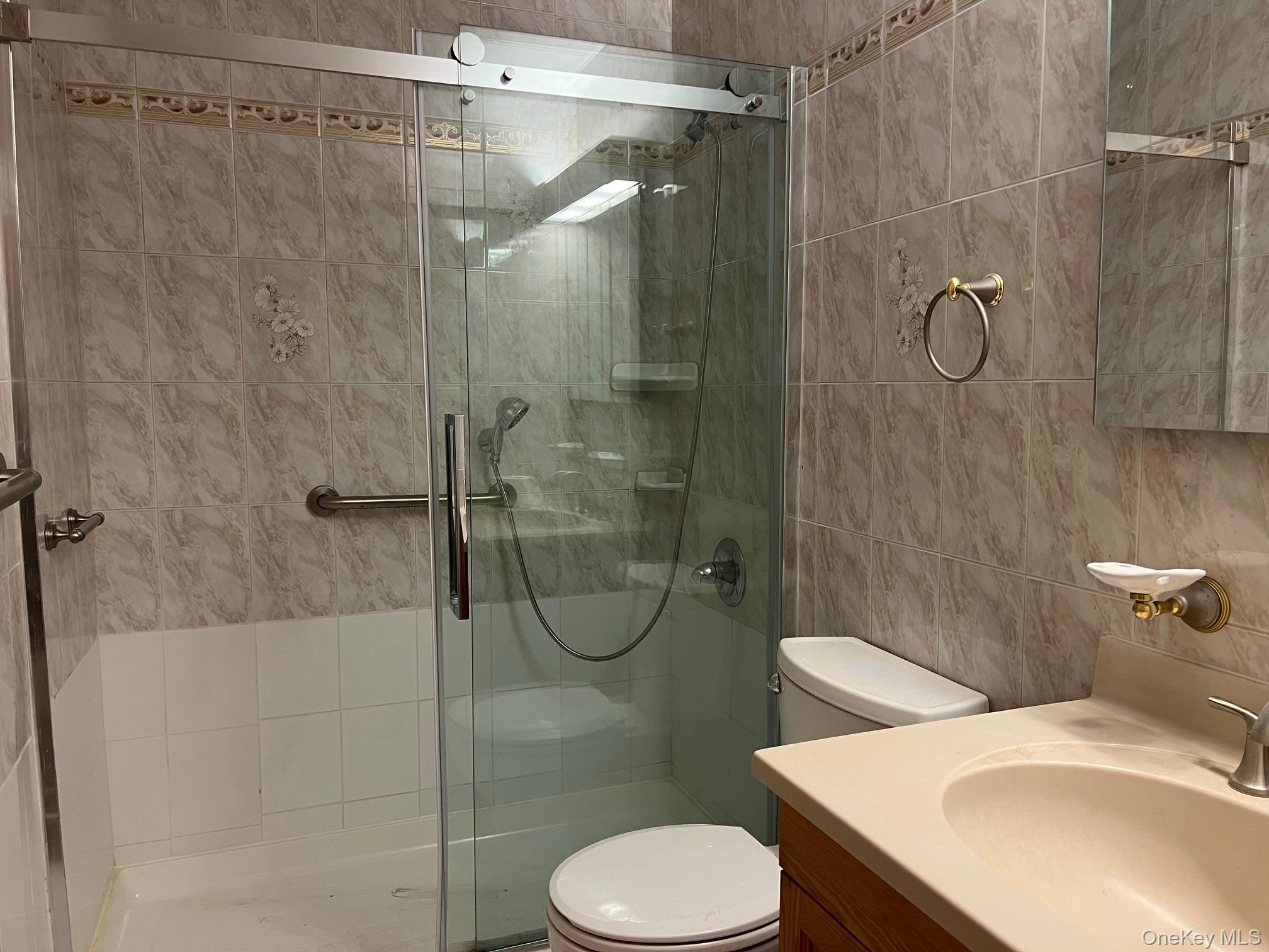 #14 photo, 21-04 Hoyt Avenue, अस्टोरिया Astoria , NY 11102