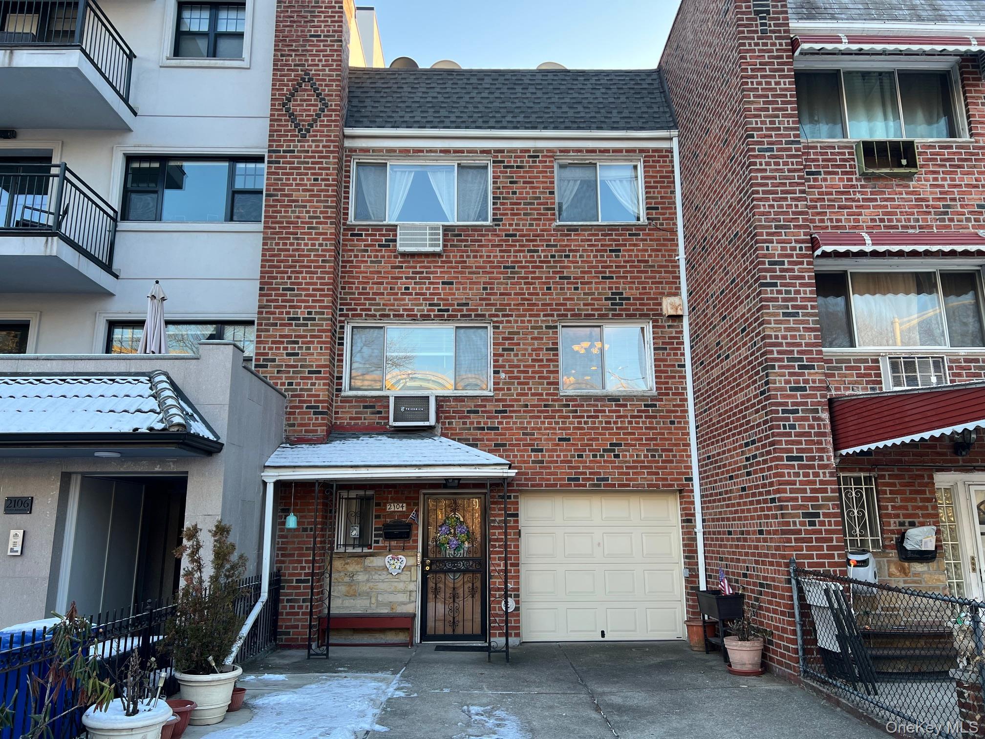 #18 photo, 21-04 Hoyt Avenue, अस्टोरिया Astoria , NY 11102