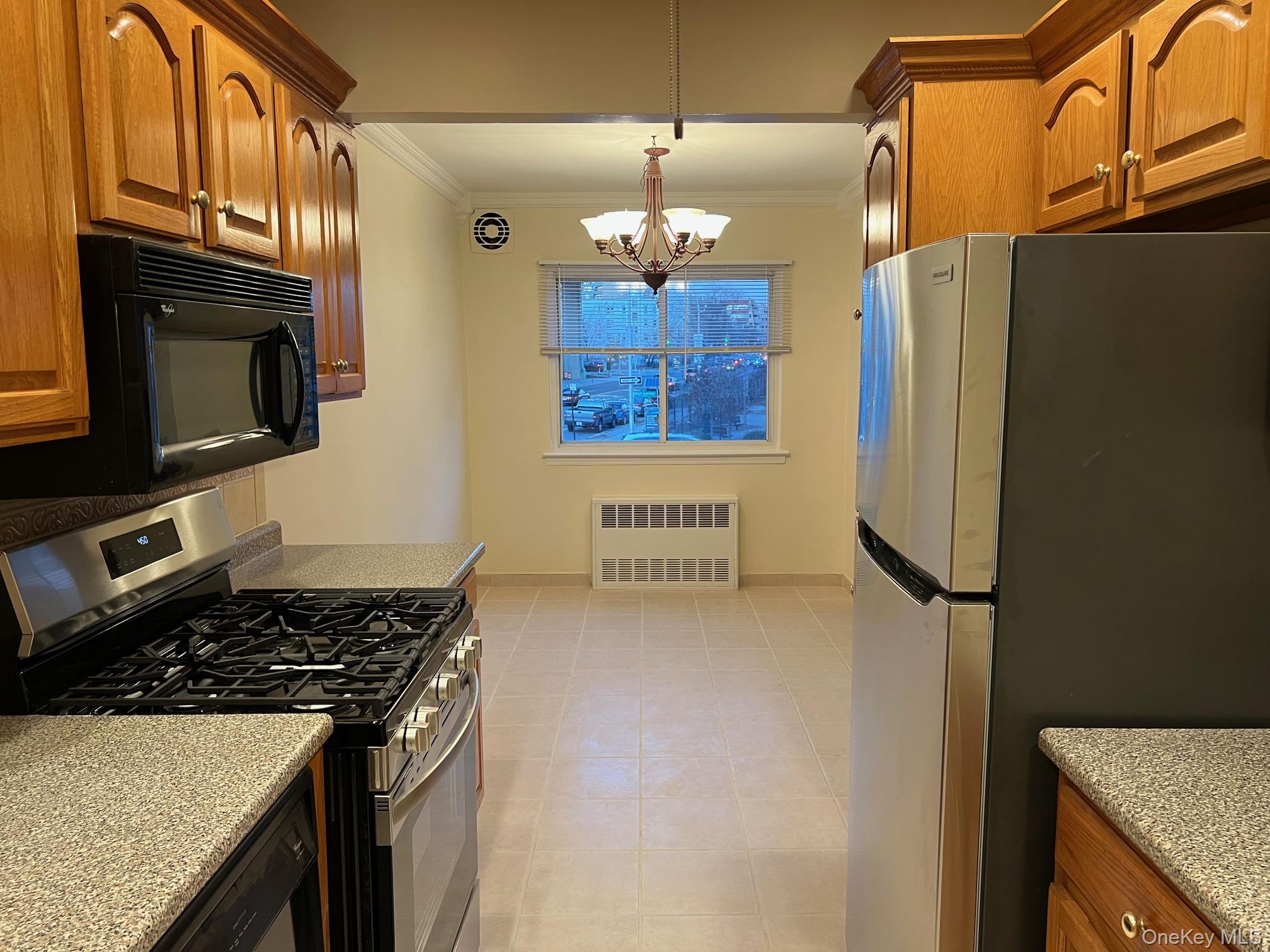 #7 photo, 21-04 Hoyt Avenue, अस्टोरिया Astoria , NY 11102