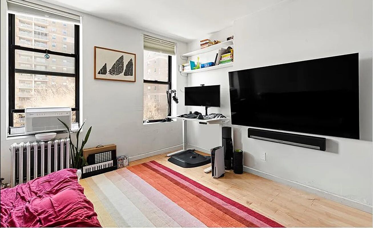 #2 photo, 85 1ST Avenue, East Village , NY 10003