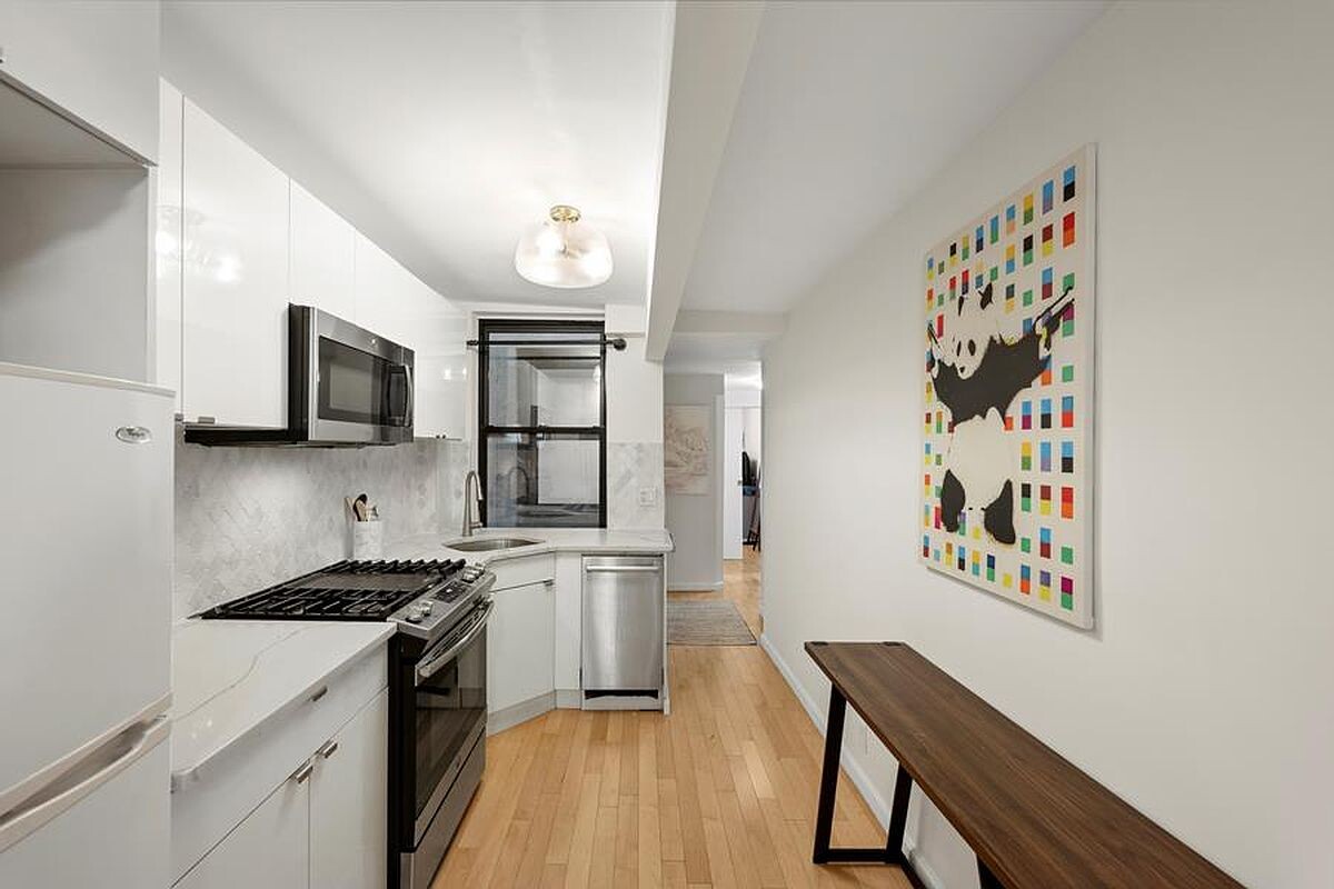 #5 photo, 85 1ST Avenue, East Village , NY 10003