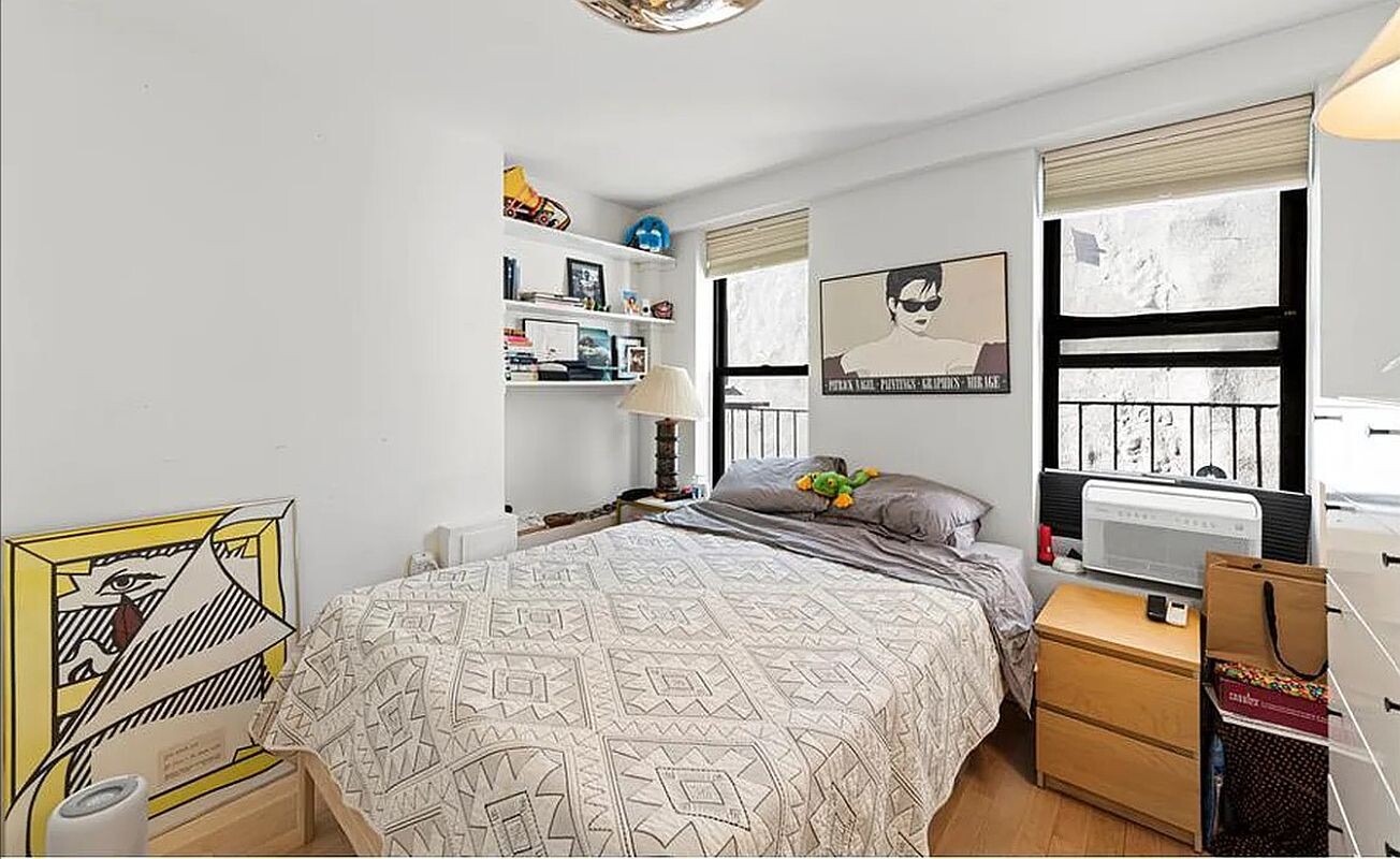 #7 photo, 85 1ST Avenue, East Village , NY 10003