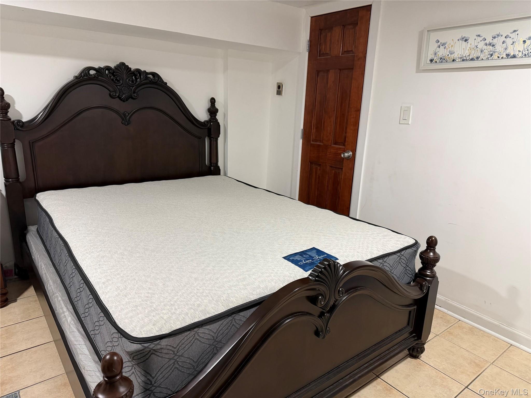 #5 photo, 190-56 103rd Avenue, Hollis , NY 11423