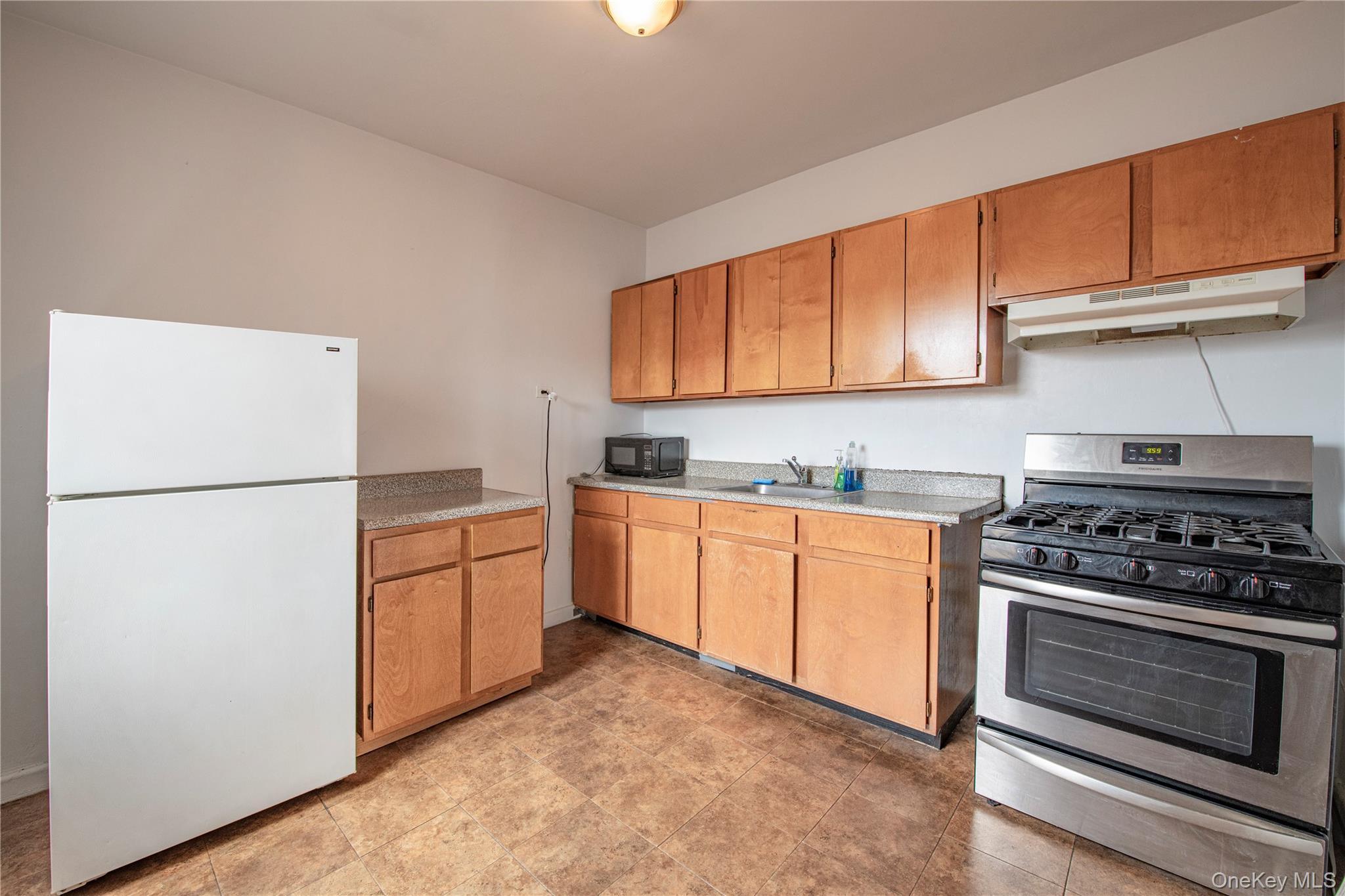 #4 photo, 40-37 77th Street, Elmhurst , NY 11373