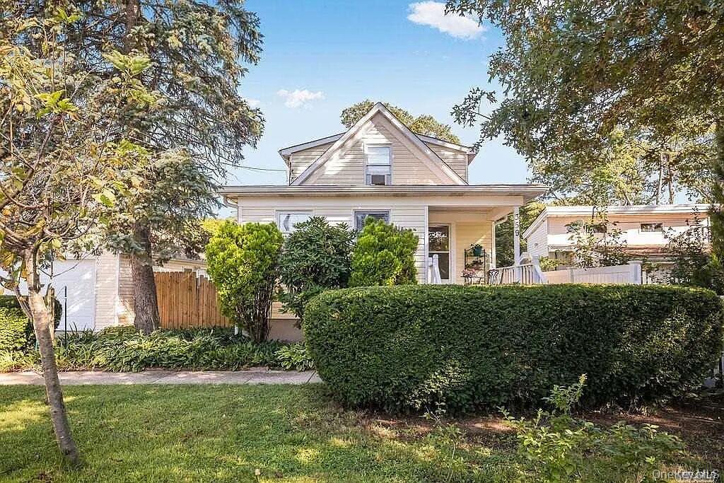 #1 photo, 359 Erlanger Blvd, North Babylon , NY 11703