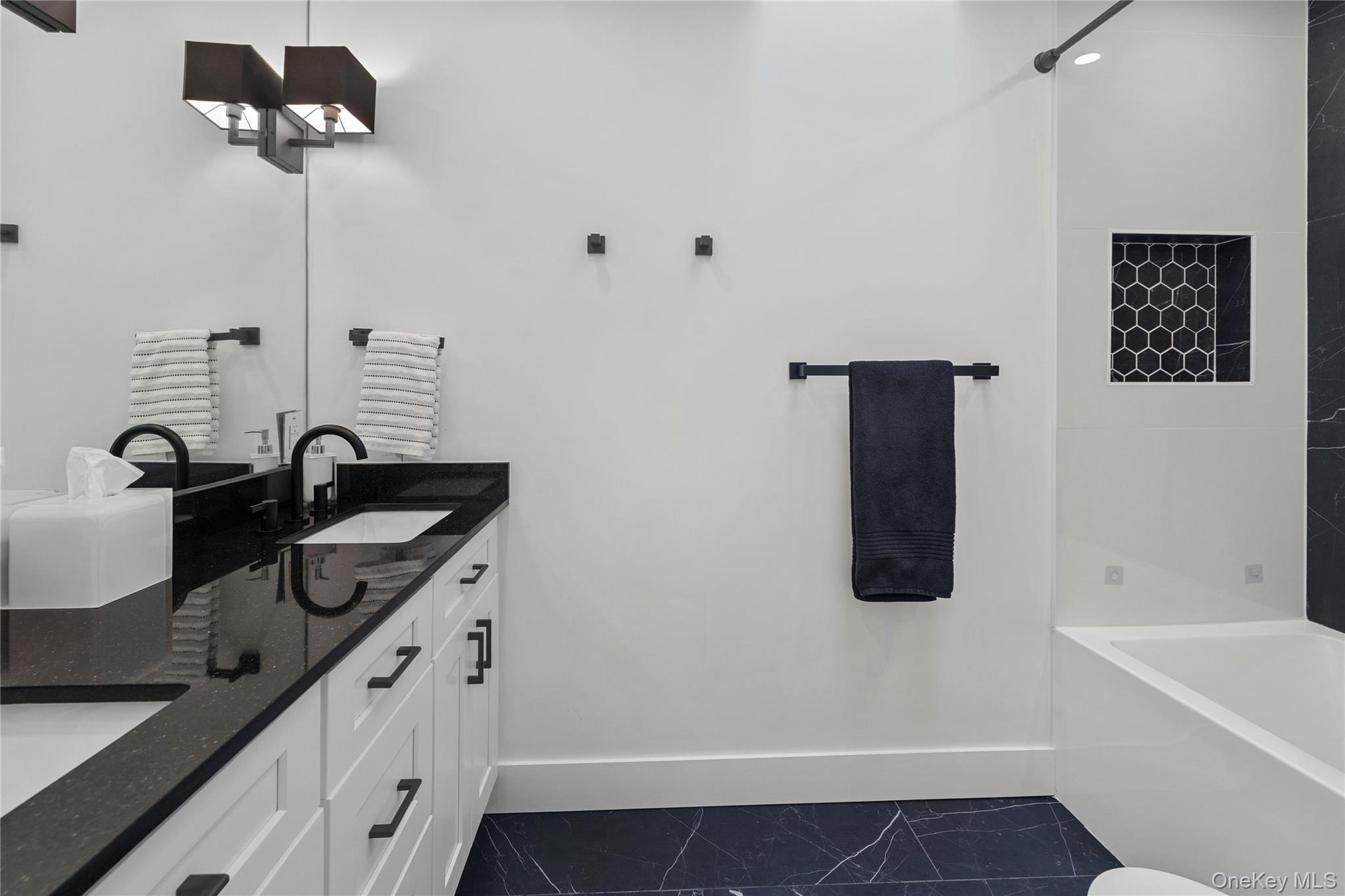 #10 photo, 24 Chestnut Lane, নাসাউ কাউন্টি Woodbury , NY 11797