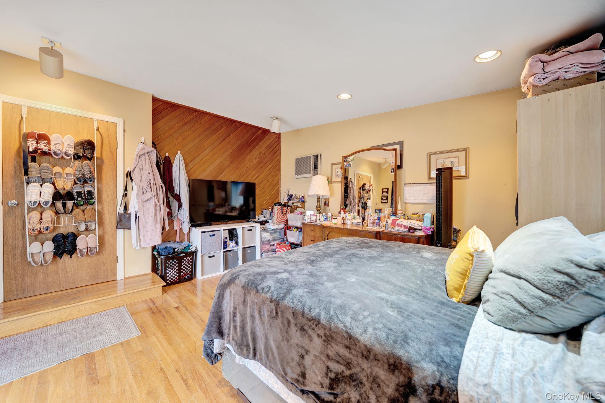 #14 photo, 2176 6th Street, East Meadow , NY 11554