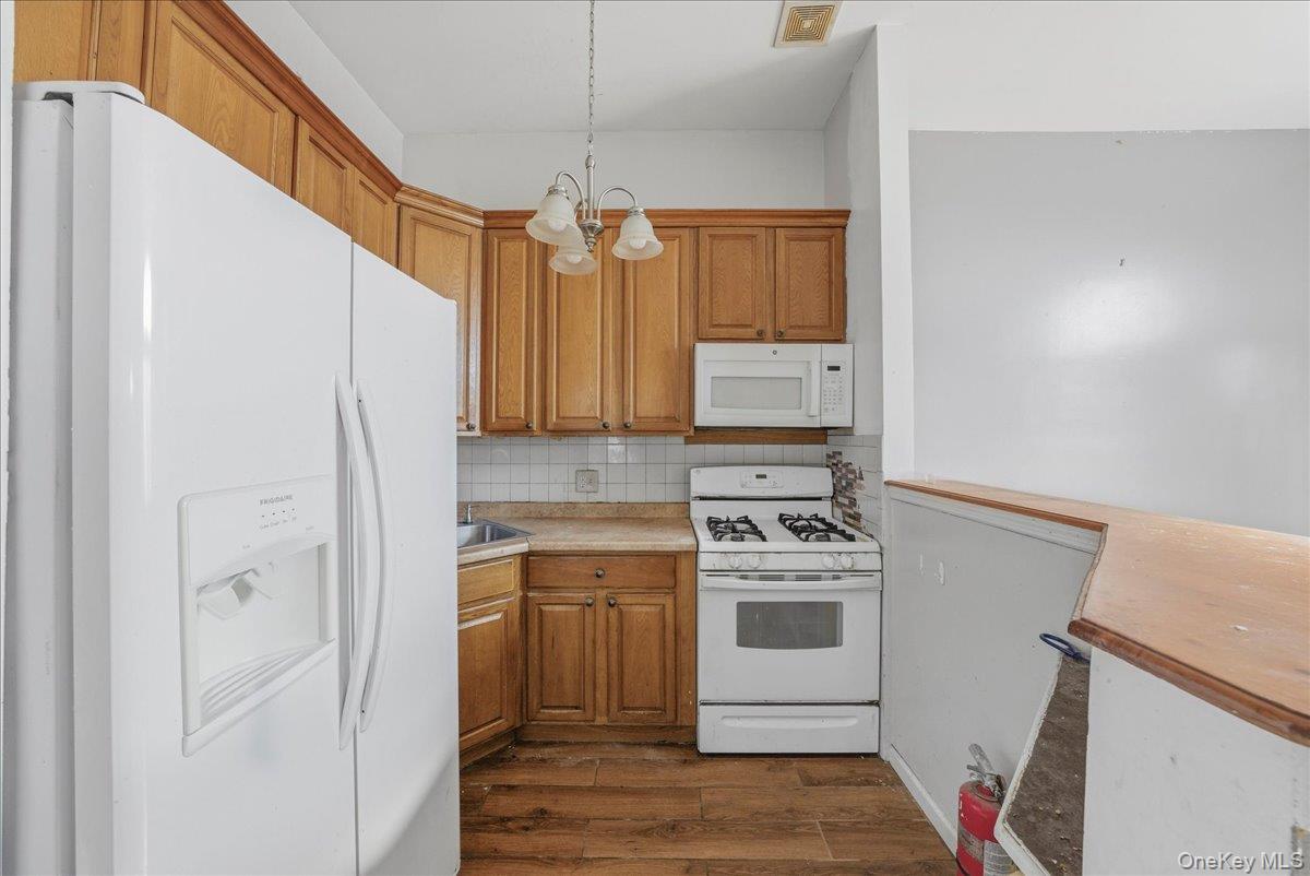 #10 photo, 72-36 Almeda Avenue, קווינס Arverne , NY 11692