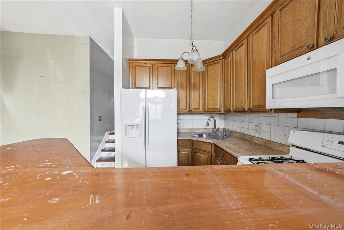 #11 photo, 72-36 Almeda Avenue, קווינס Arverne , NY 11692