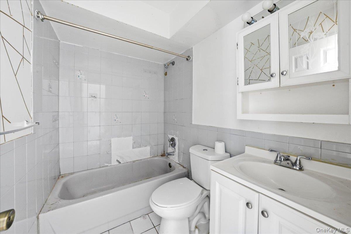 #12 photo, 72-36 Almeda Avenue, קווינס Arverne , NY 11692