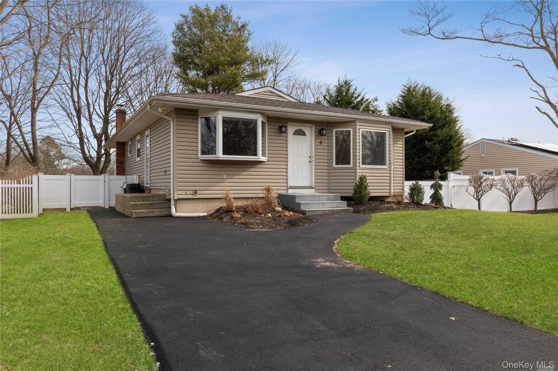 #2 photo, 5 Ashland Street, सफ़ोक काउंटी Mount Sinai , NY 11766