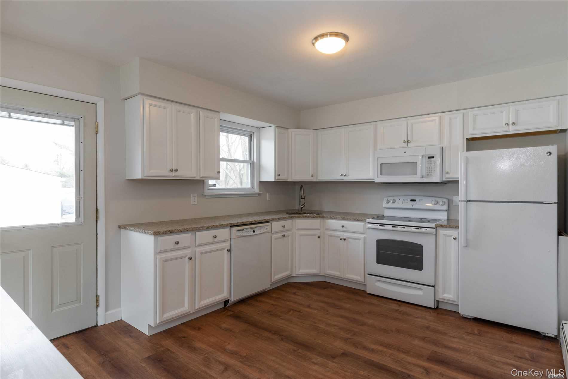 #3 photo, 5 Ashland Street, सफ़ोक काउंटी Mount Sinai , NY 11766