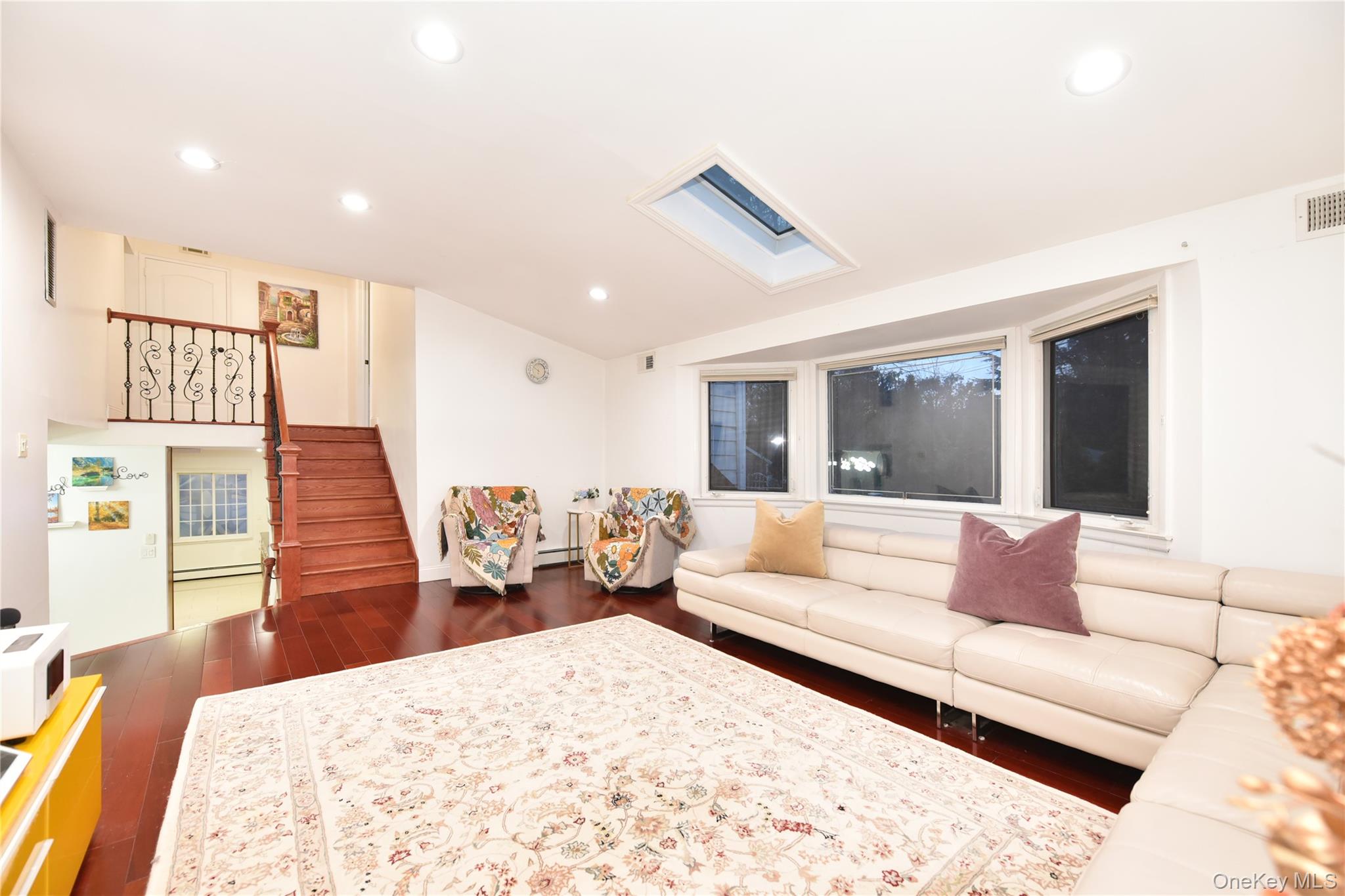 #11 photo, 116 Nottingham Road, Manhasset Hills , NY 11040