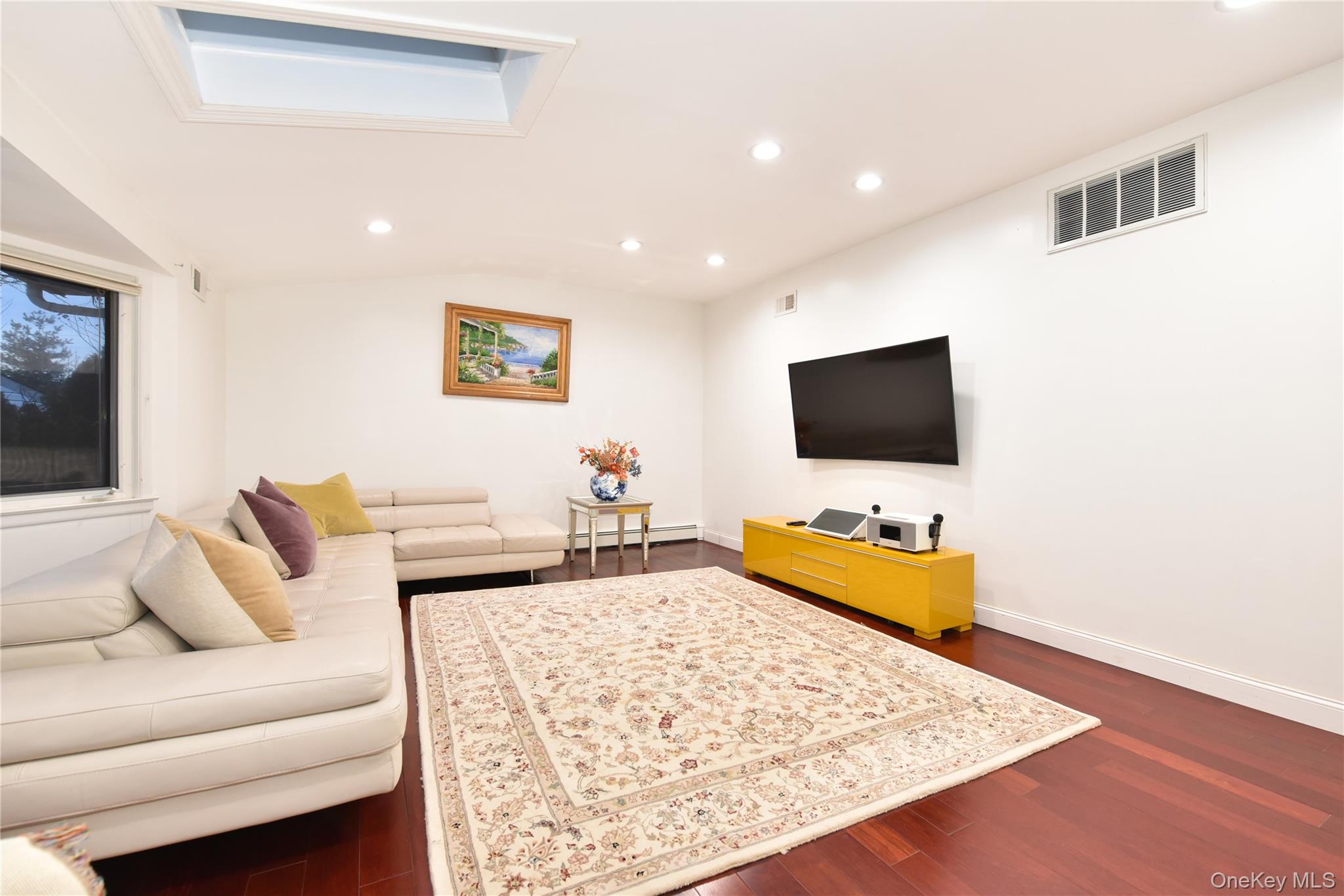 #12 photo, 116 Nottingham Road, Manhasset Hills , NY 11040