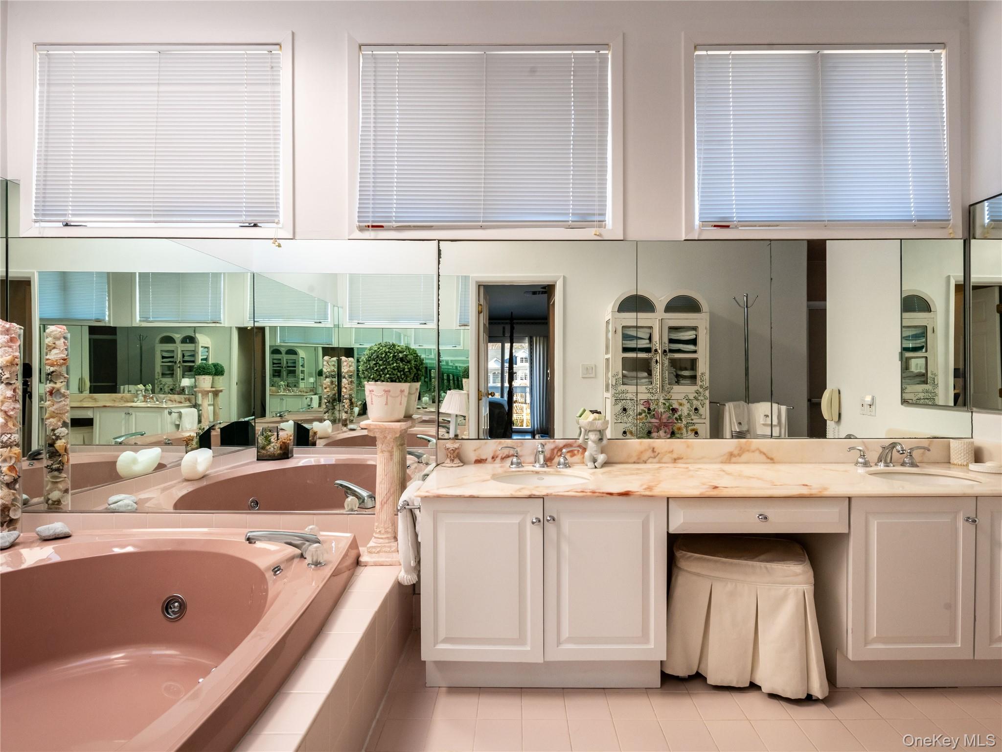 #16 photo, 2 Bonnie Lynn Court, Roslyn , NY 11576