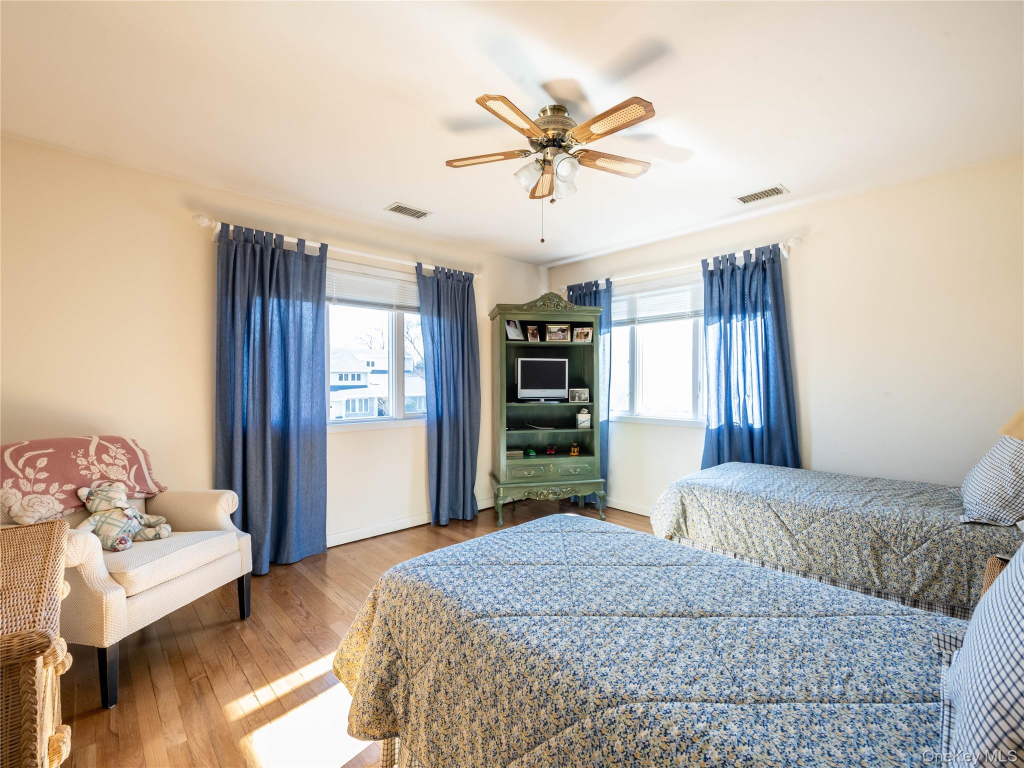 #18 photo, 2 Bonnie Lynn Court, Roslyn , NY 11576