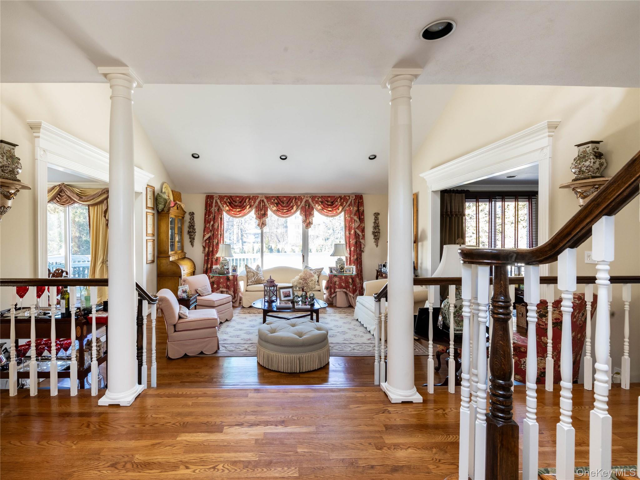 #2 photo, 2 Bonnie Lynn Court, Roslyn , NY 11576