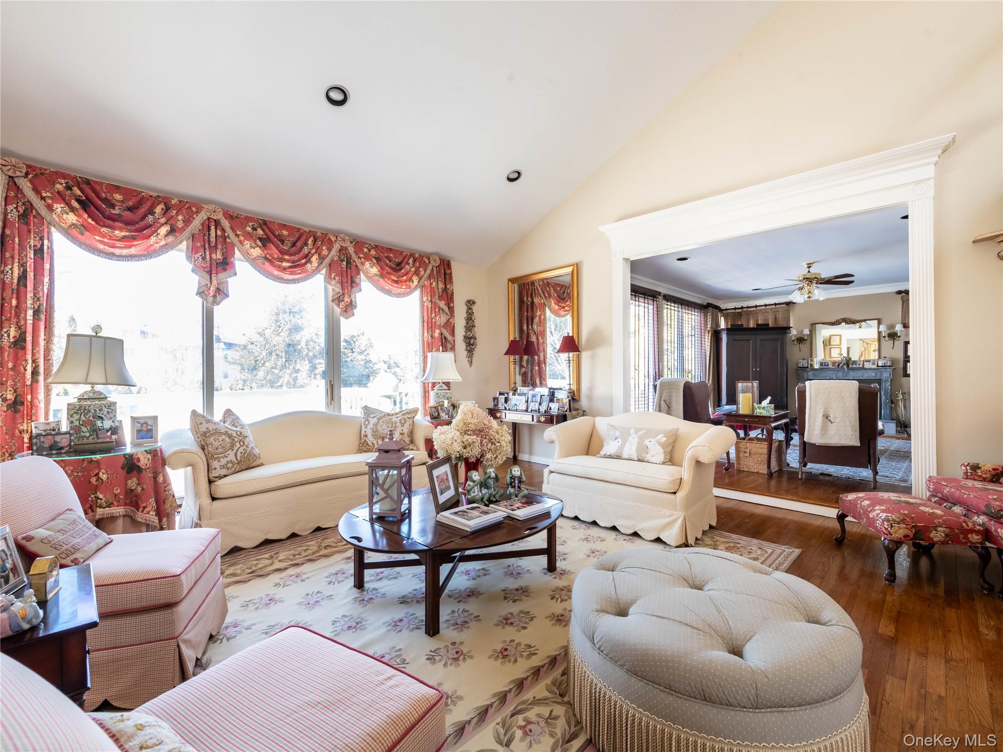 #4 photo, 2 Bonnie Lynn Court, Roslyn , NY 11576