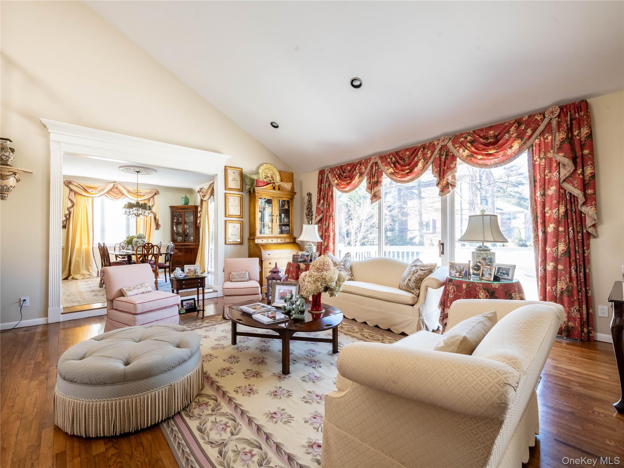 #6 photo, 2 Bonnie Lynn Court, Roslyn , NY 11576