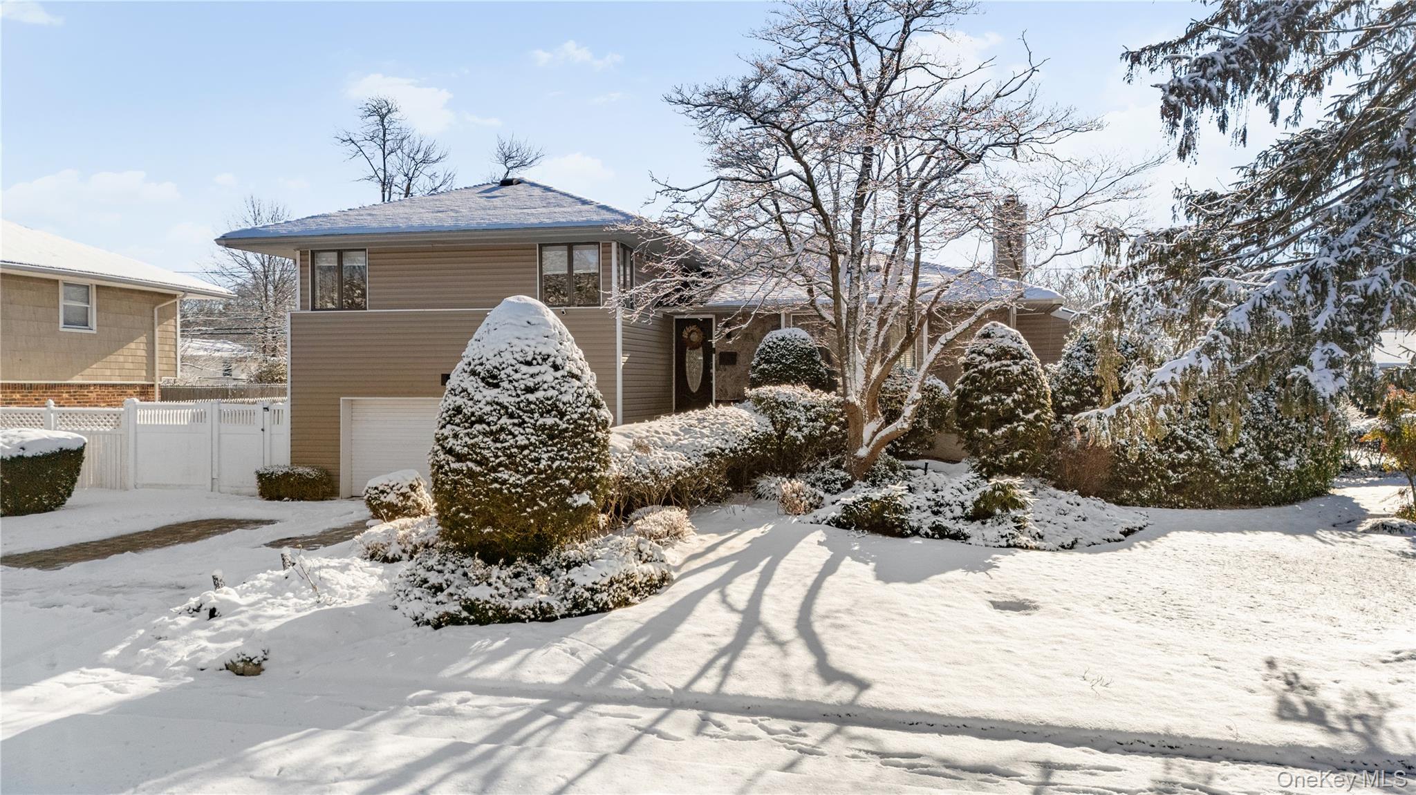 #3 photo, 98 Birchwood Park Drive, Jericho , NY 11753