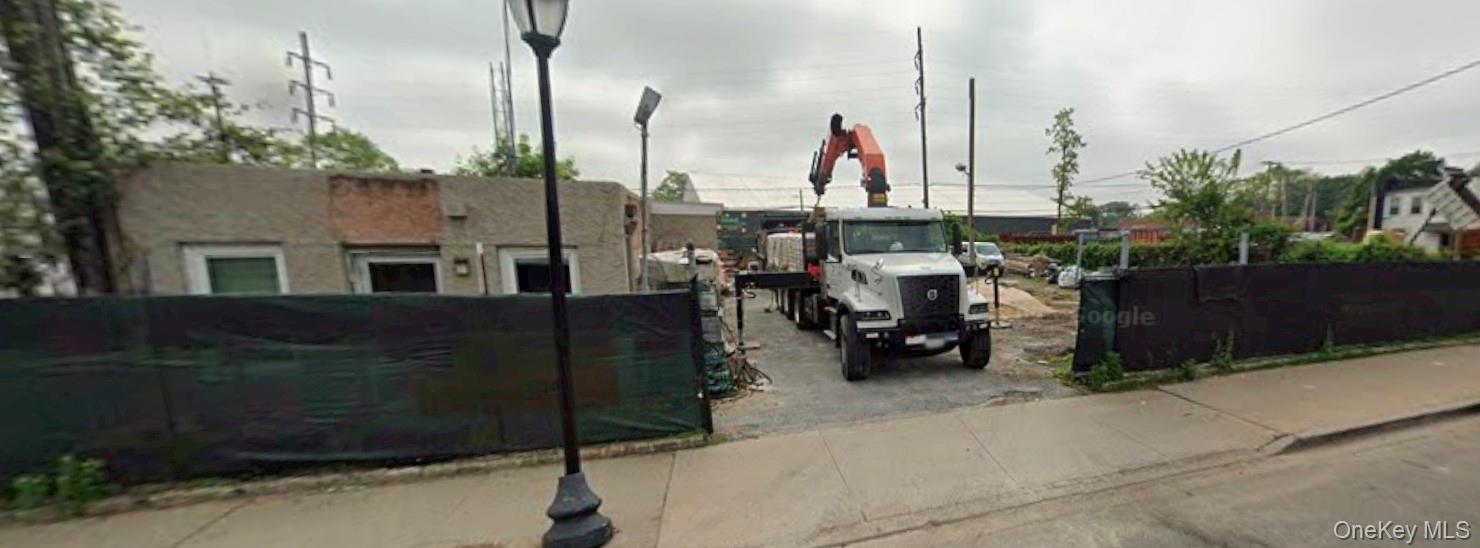 #2 photo, 659 Woodfield Road, West Hempstead , NY 11552