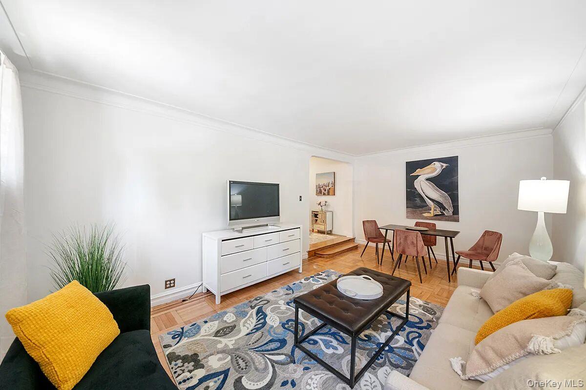 #1 photo, 303 E 37th Street, मैनहटन New York (Manhattan) , NY 10016