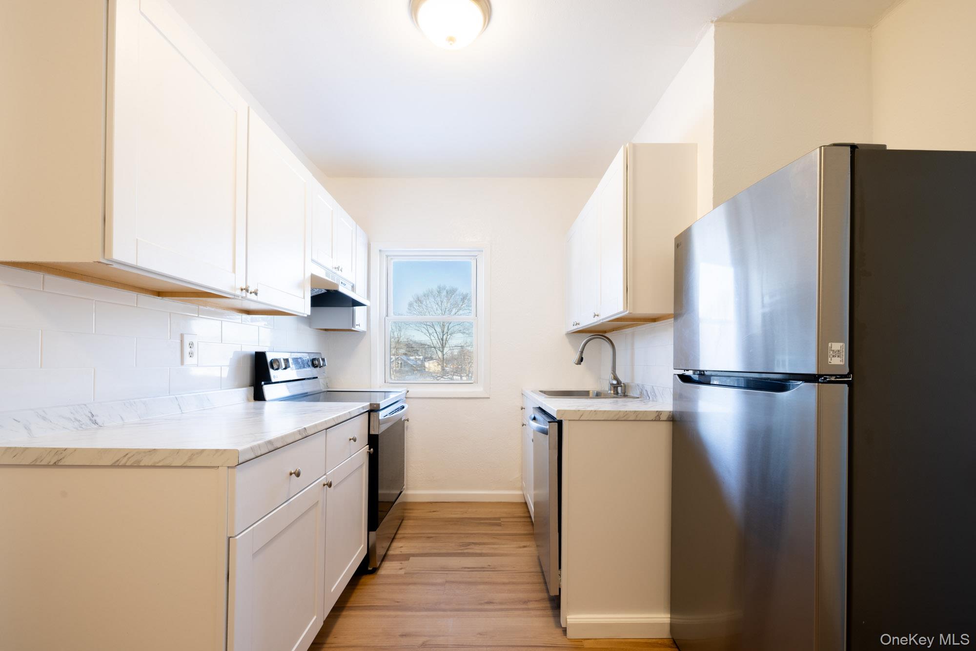 #10 photo, 1550 Montauk Highway, سوفولك Mastic , NY 11950