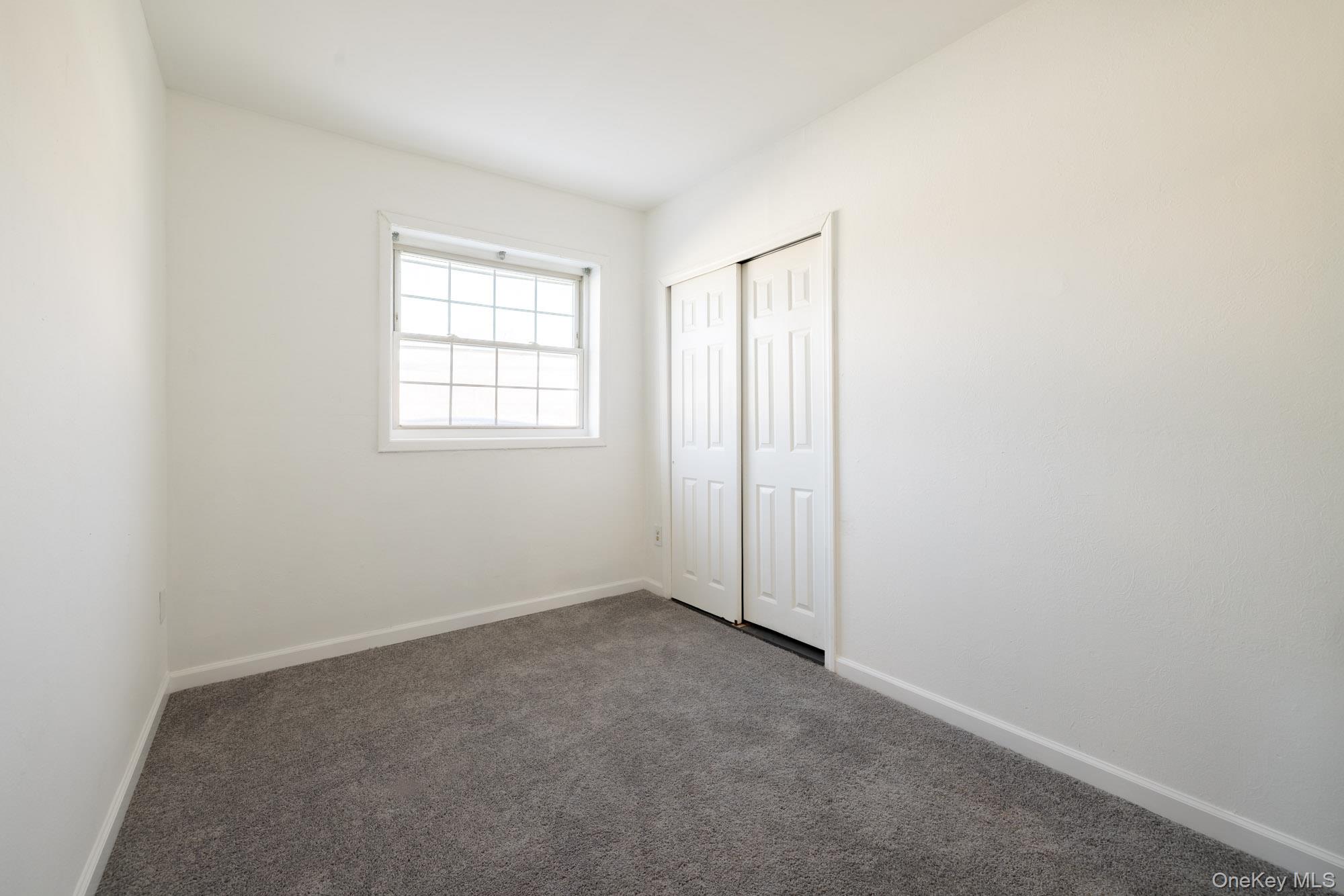 #13 photo, 1550 Montauk Highway, سوفولك Mastic , NY 11950