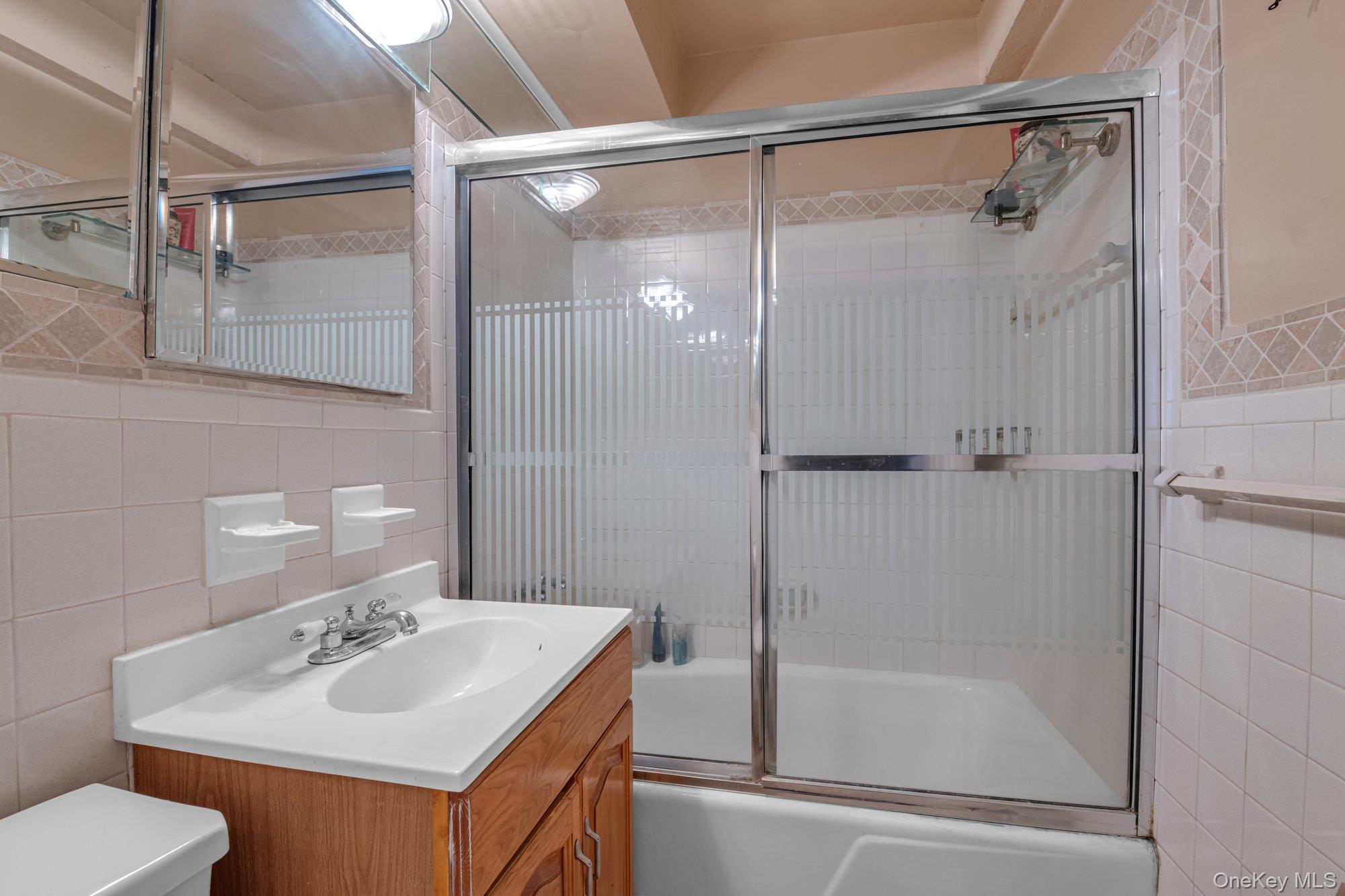 #18 photo, 107- 40 Queens Boulevard, Forest Hills , NY 11375