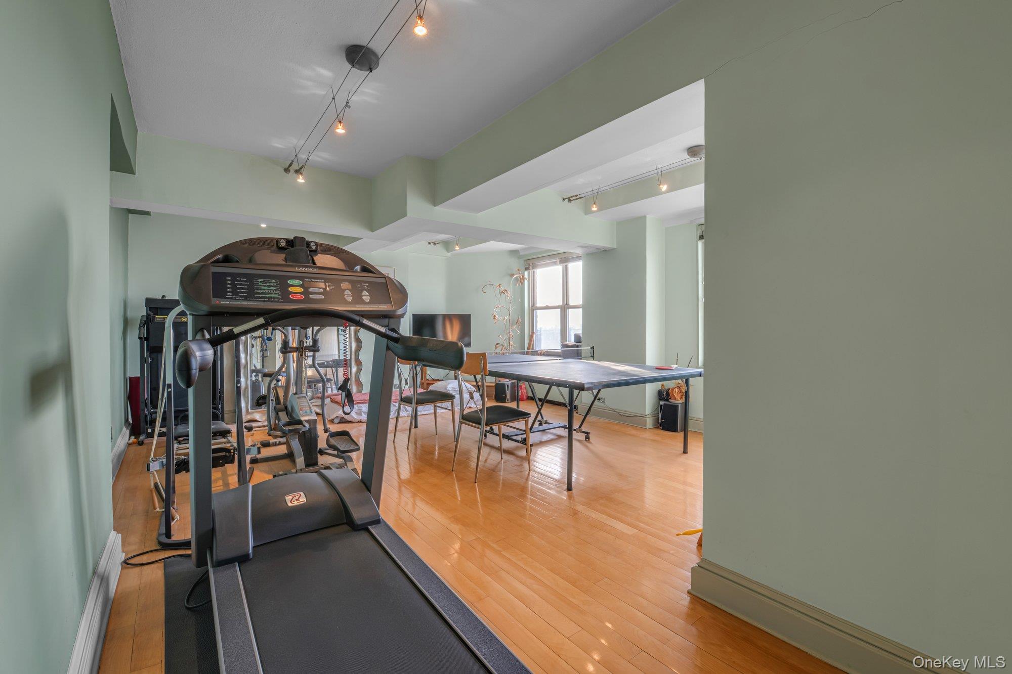 #20 photo, 107- 40 Queens Boulevard, Forest Hills , NY 11375