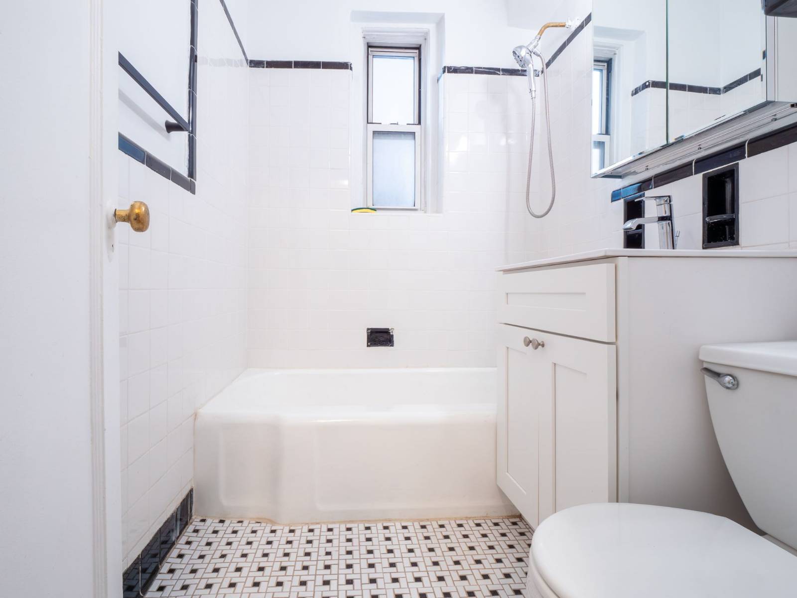 #15 photo, 6389 Saunders Street, #2B, Rego Park , NY 11374