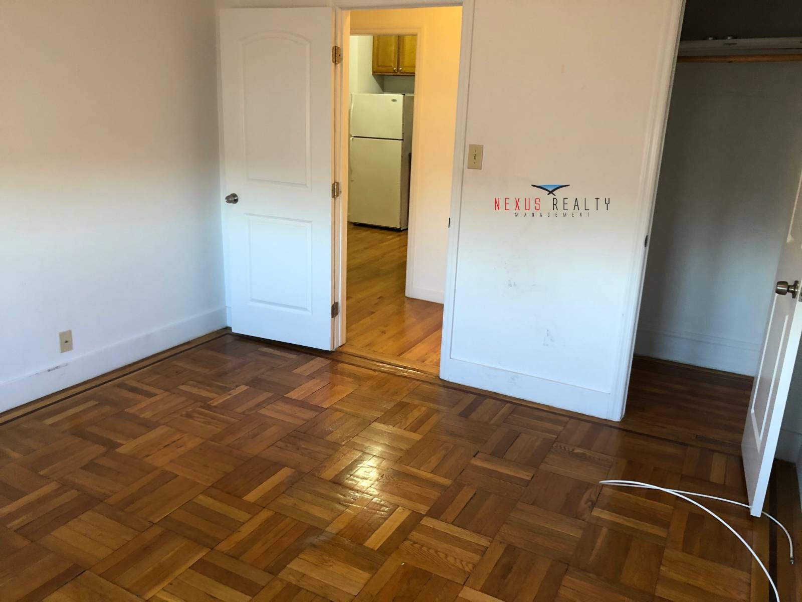 #8 photo, 35th Street & 30th Avenue, ASTORIA , NY 11103