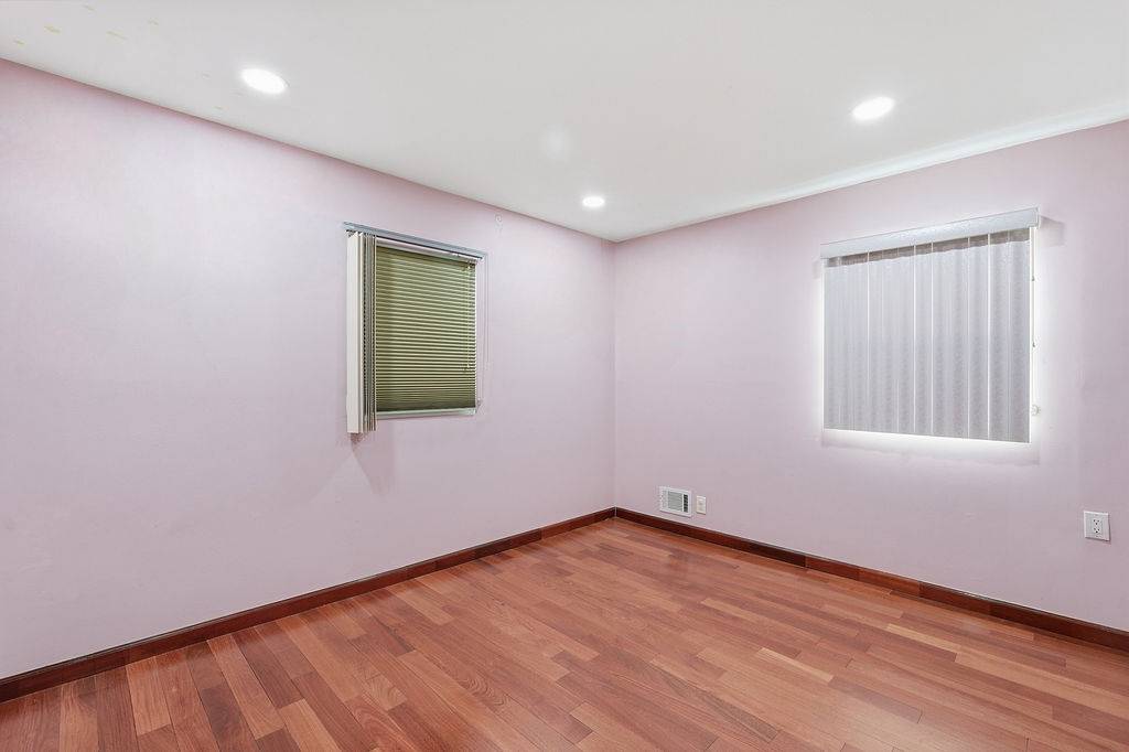 #11 photo, 160-09 86th Street, Howard Beach , NY 11414