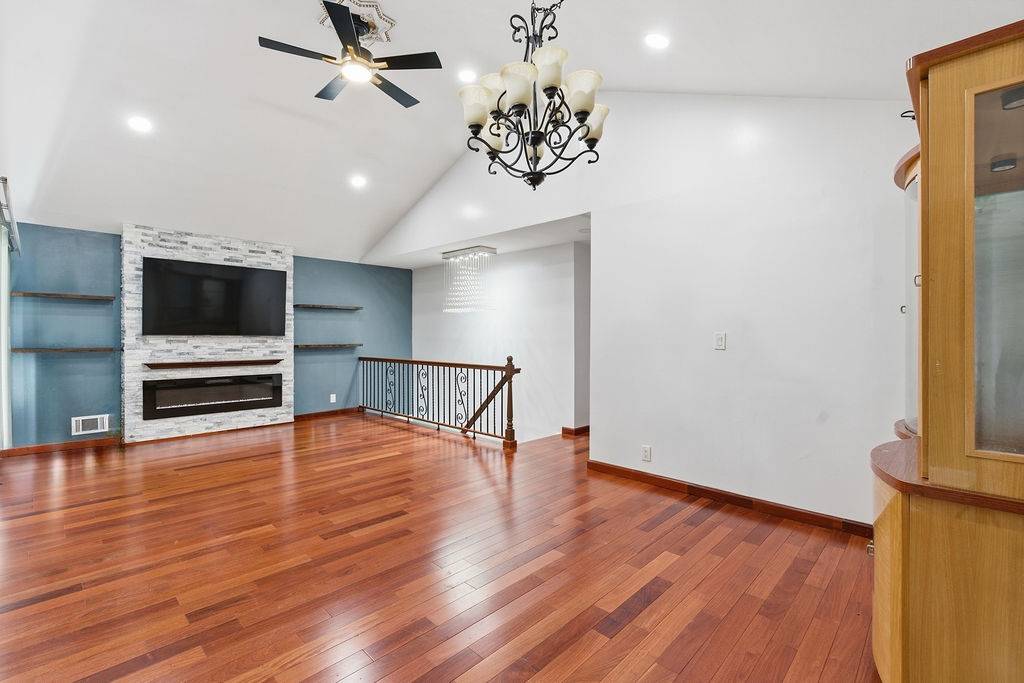 #2 photo, 160-09 86th Street, Howard Beach , NY 11414