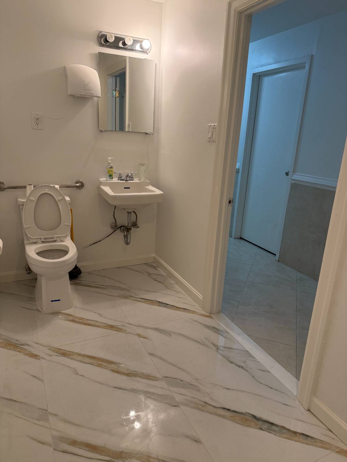 #23 photo, 30-63 38th, #1B, Astoria , NY 11103