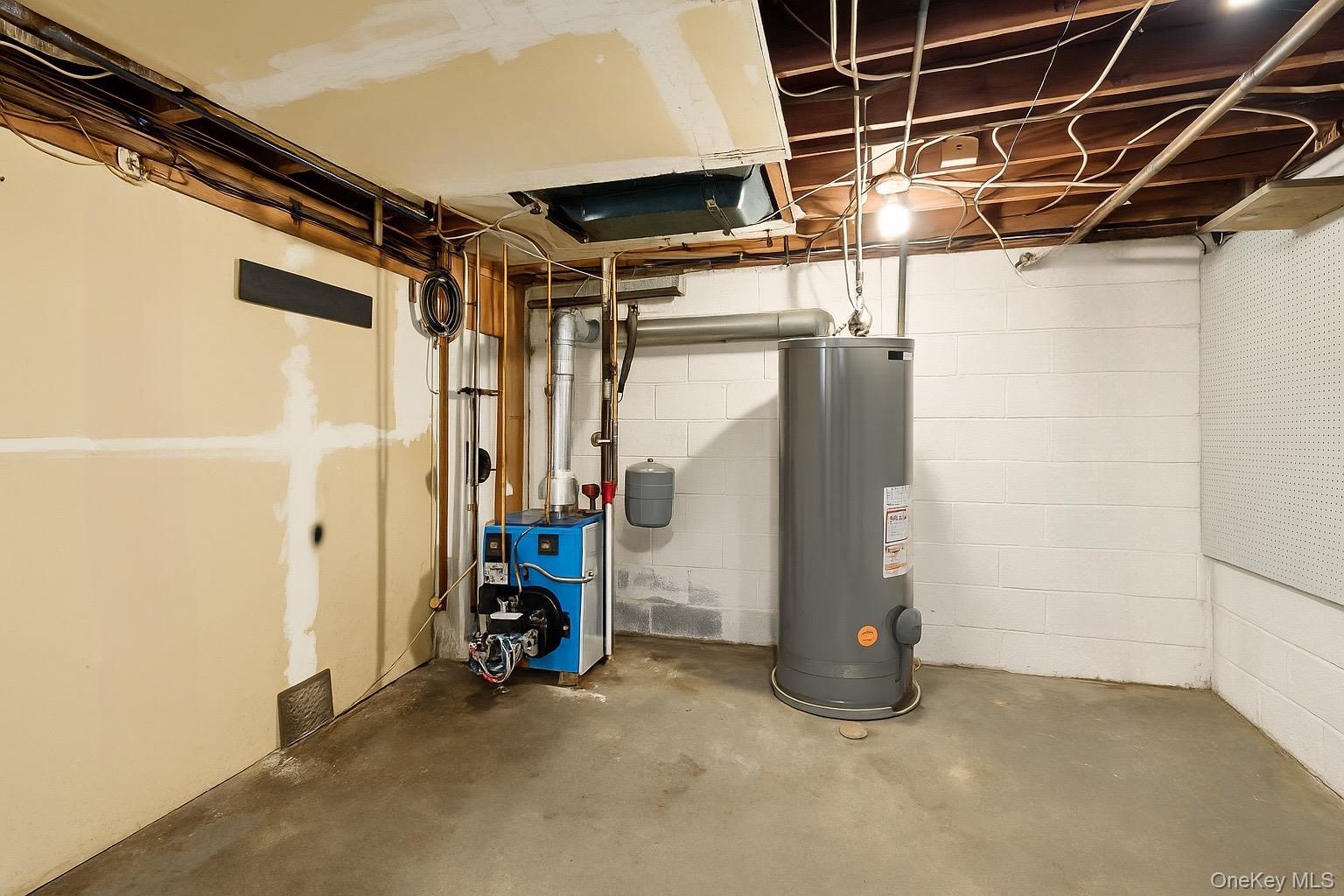 #20 photo, 1547 Walt Whitman Road, Melville , NY 11747