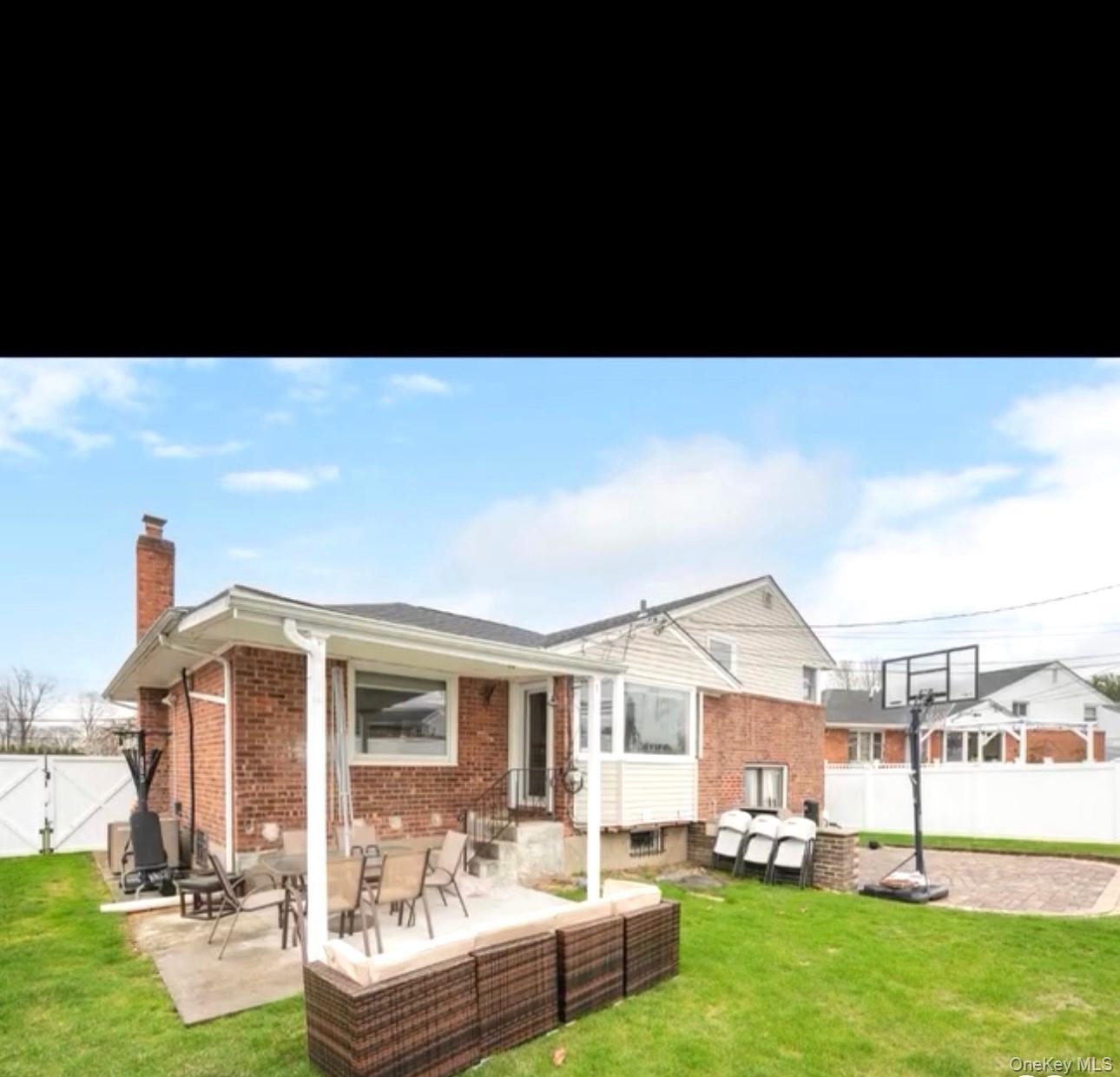 #1 photo, 310 Southwood Circle, Syosset , NY 11791