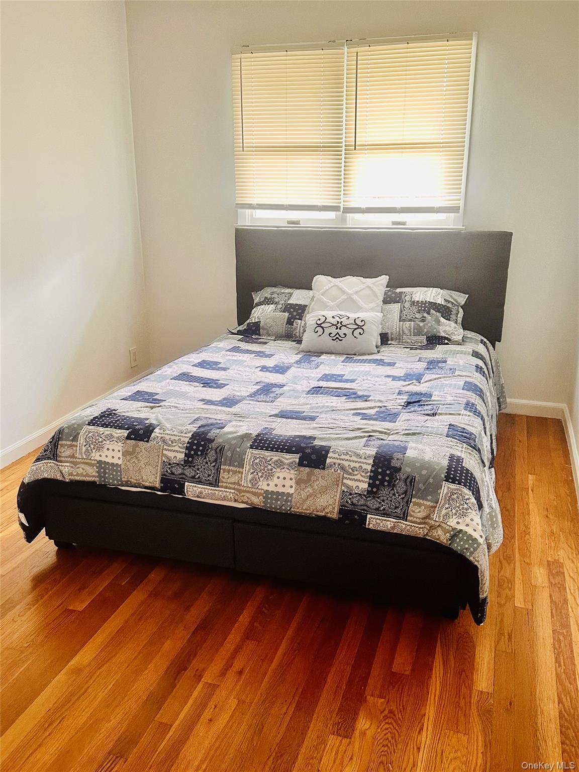 #12 photo, 310 Southwood Circle, Syosset , NY 11791