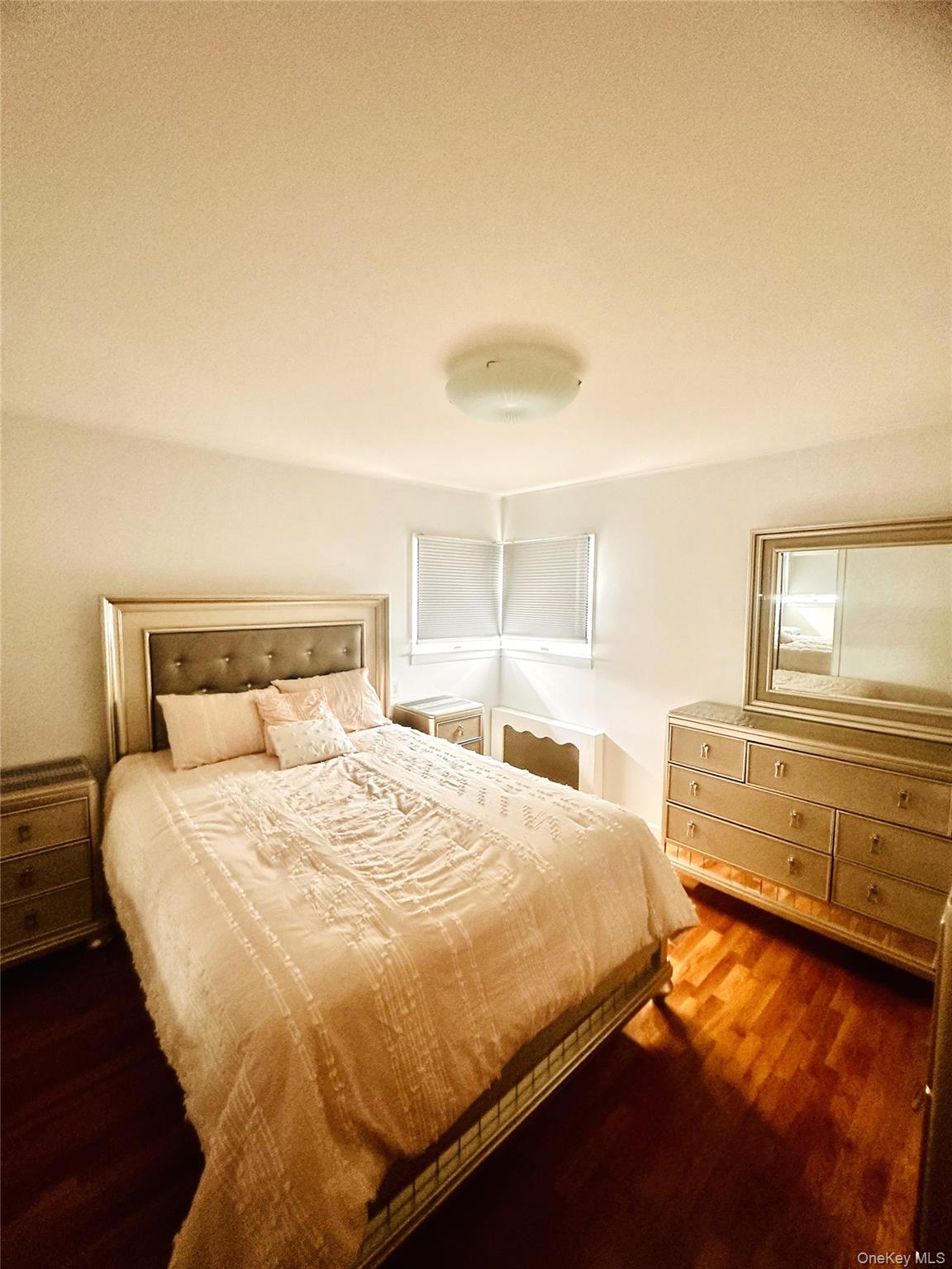 #13 photo, 310 Southwood Circle, Syosset , NY 11791