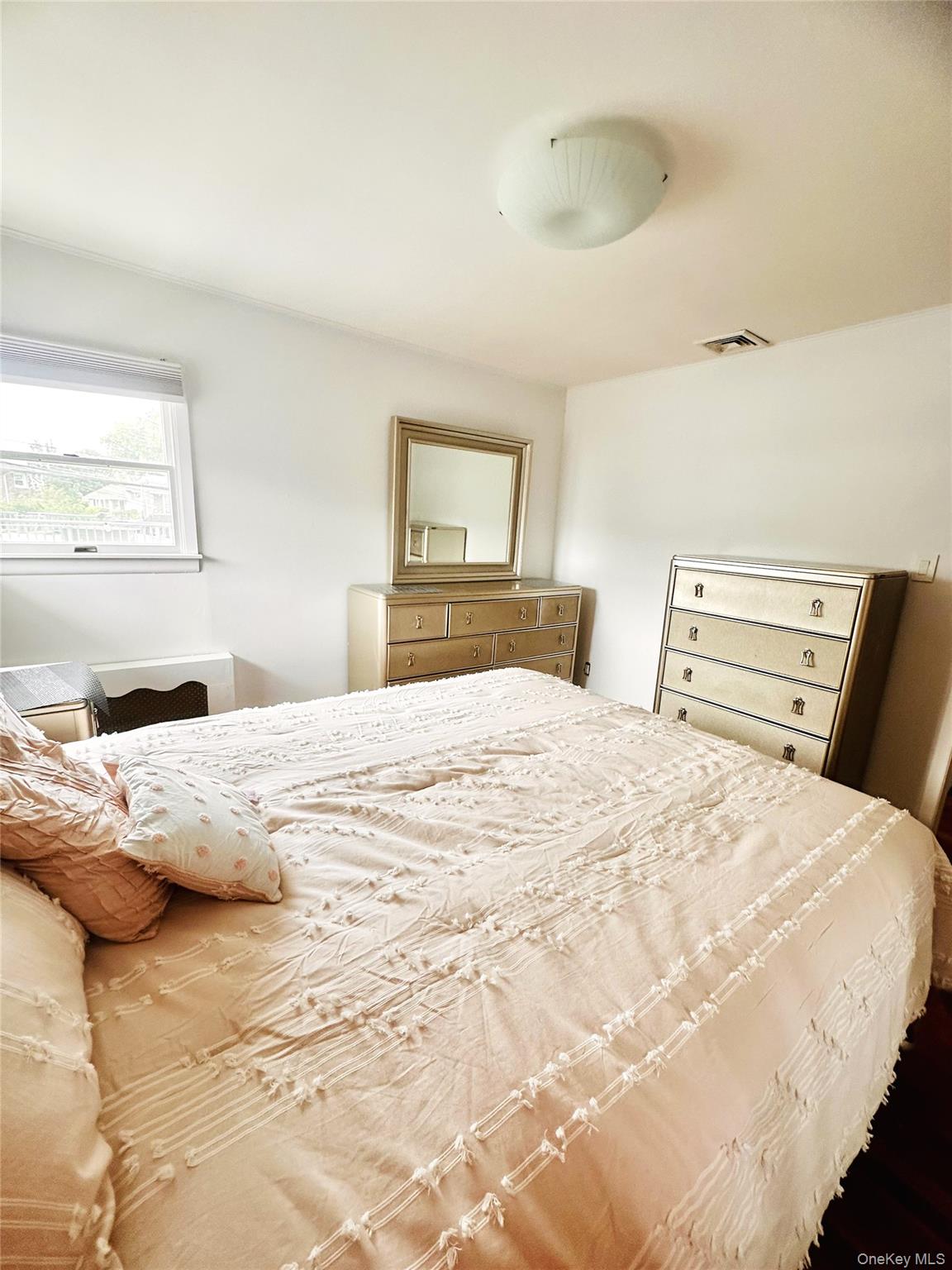 #15 photo, 310 Southwood Circle, Syosset , NY 11791