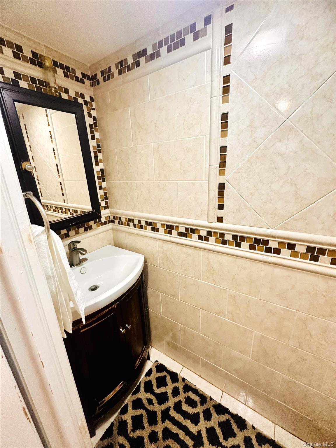 #17 photo, 310 Southwood Circle, Syosset , NY 11791