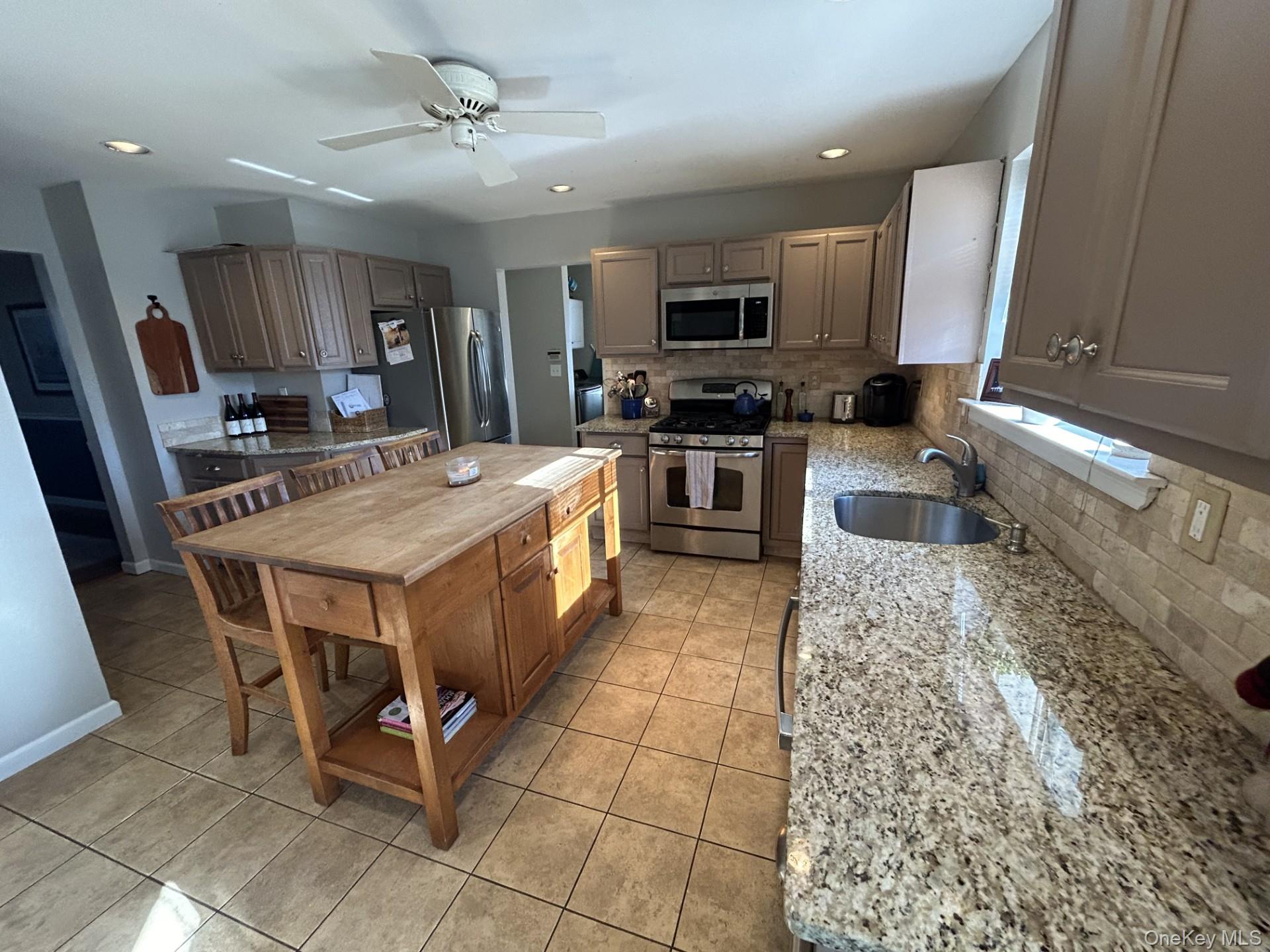 #5 photo, 2 Daylilly Court, Middle Island , NY 11953