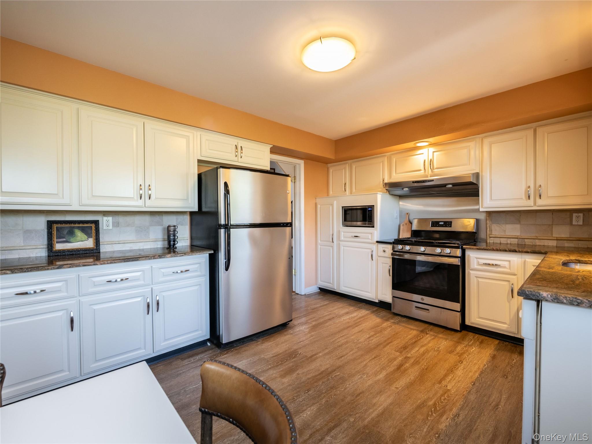 #10 photo, 427 Ryder Road, नासाउ काउंटी Manhasset , NY 11030