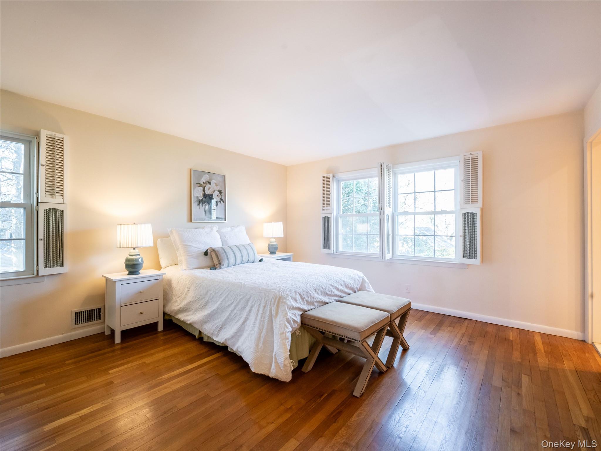 #14 photo, 427 Ryder Road, नासाउ काउंटी Manhasset , NY 11030