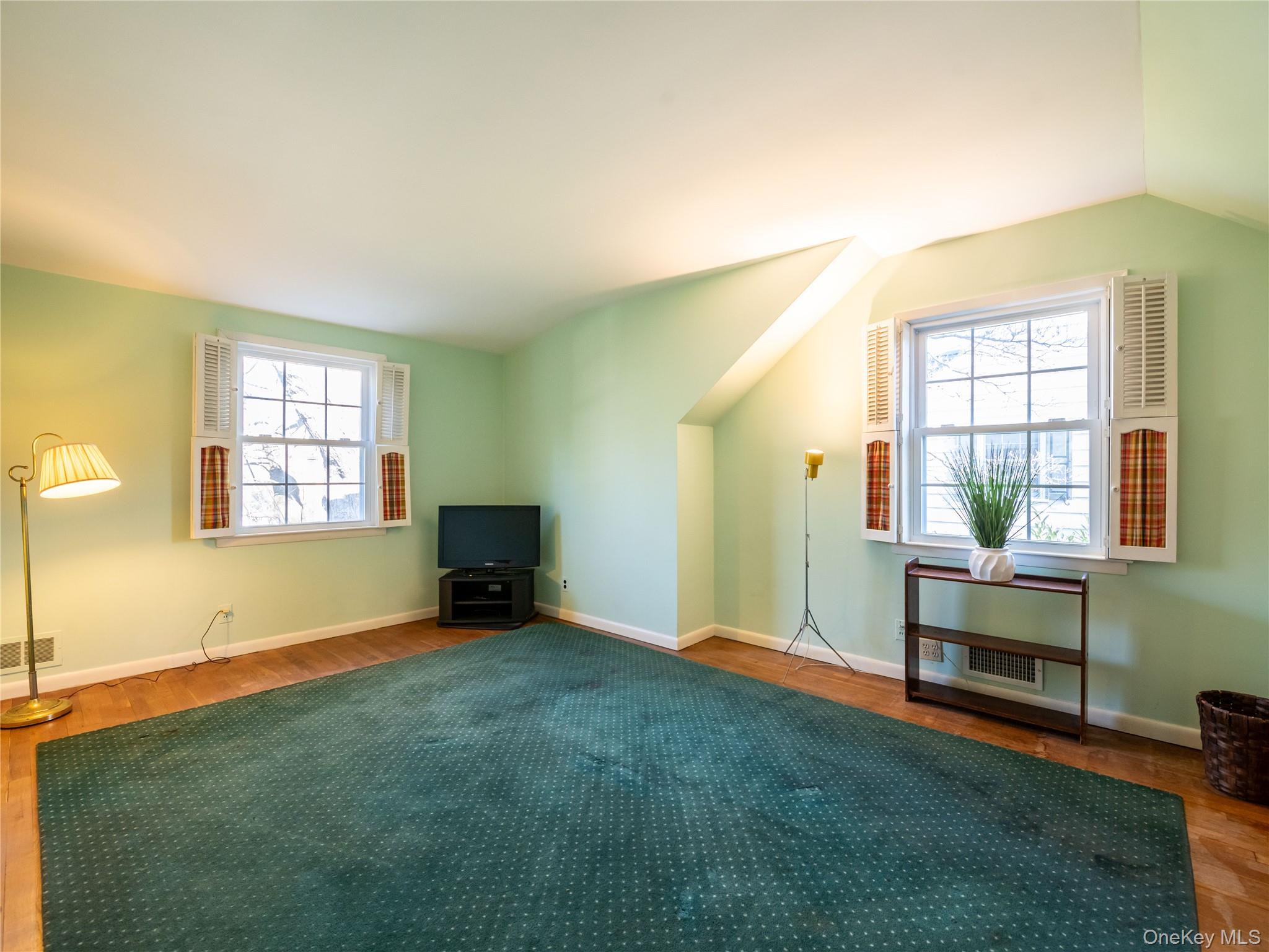 #20 photo, 427 Ryder Road, नासाउ काउंटी Manhasset , NY 11030