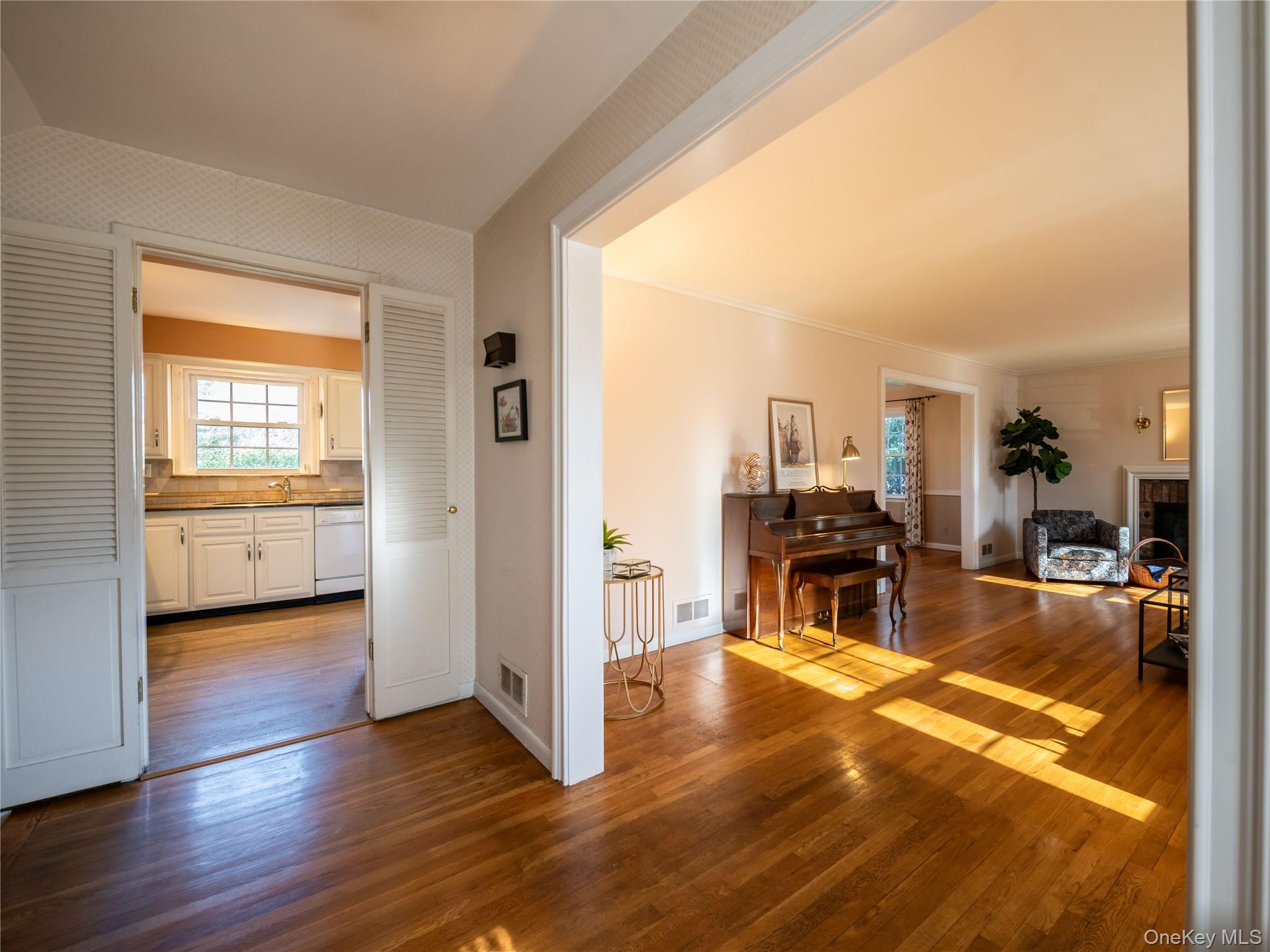 #4 photo, 427 Ryder Road, नासाउ काउंटी Manhasset , NY 11030