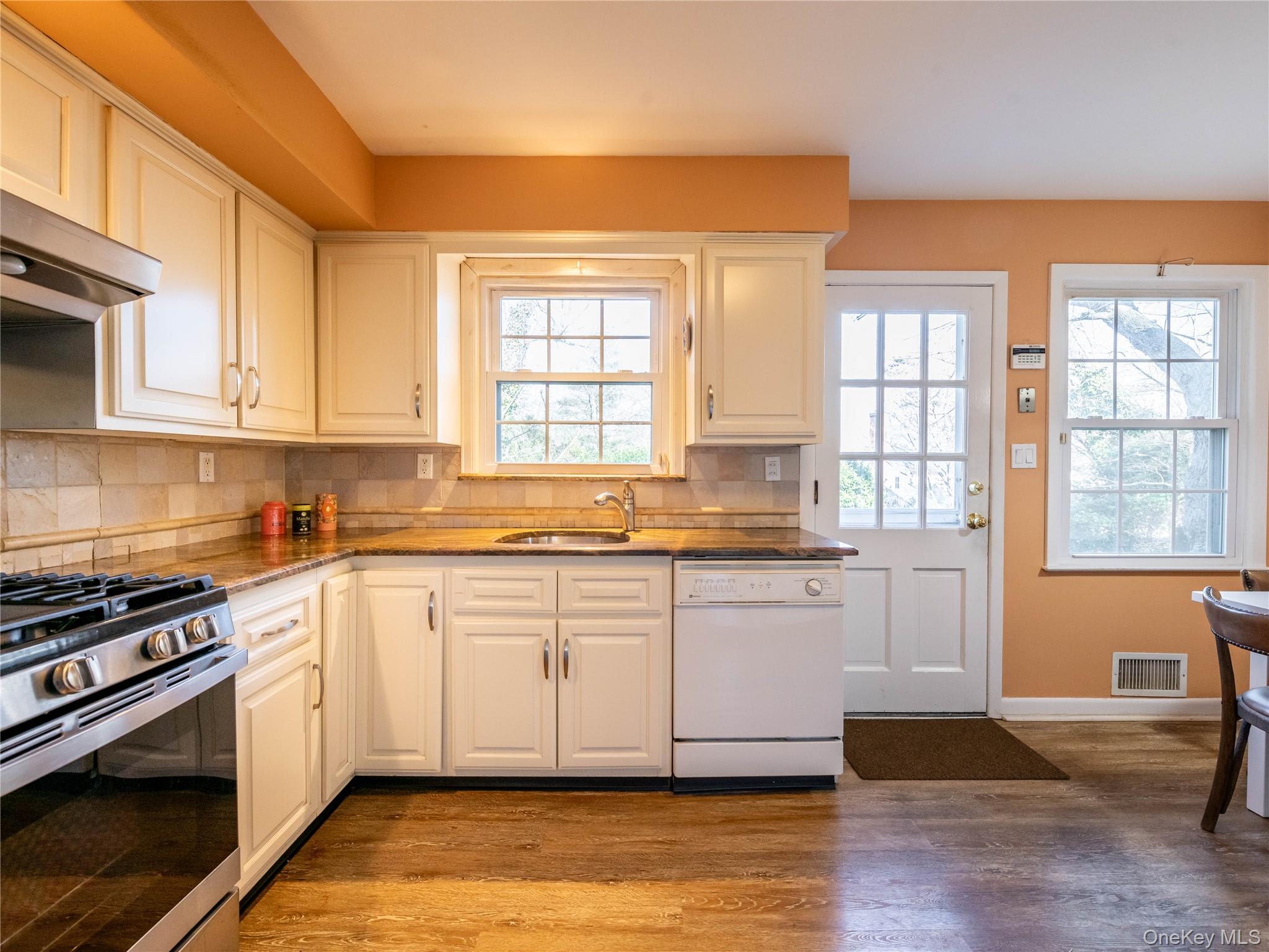 #9 photo, 427 Ryder Road, नासाउ काउंटी Manhasset , NY 11030