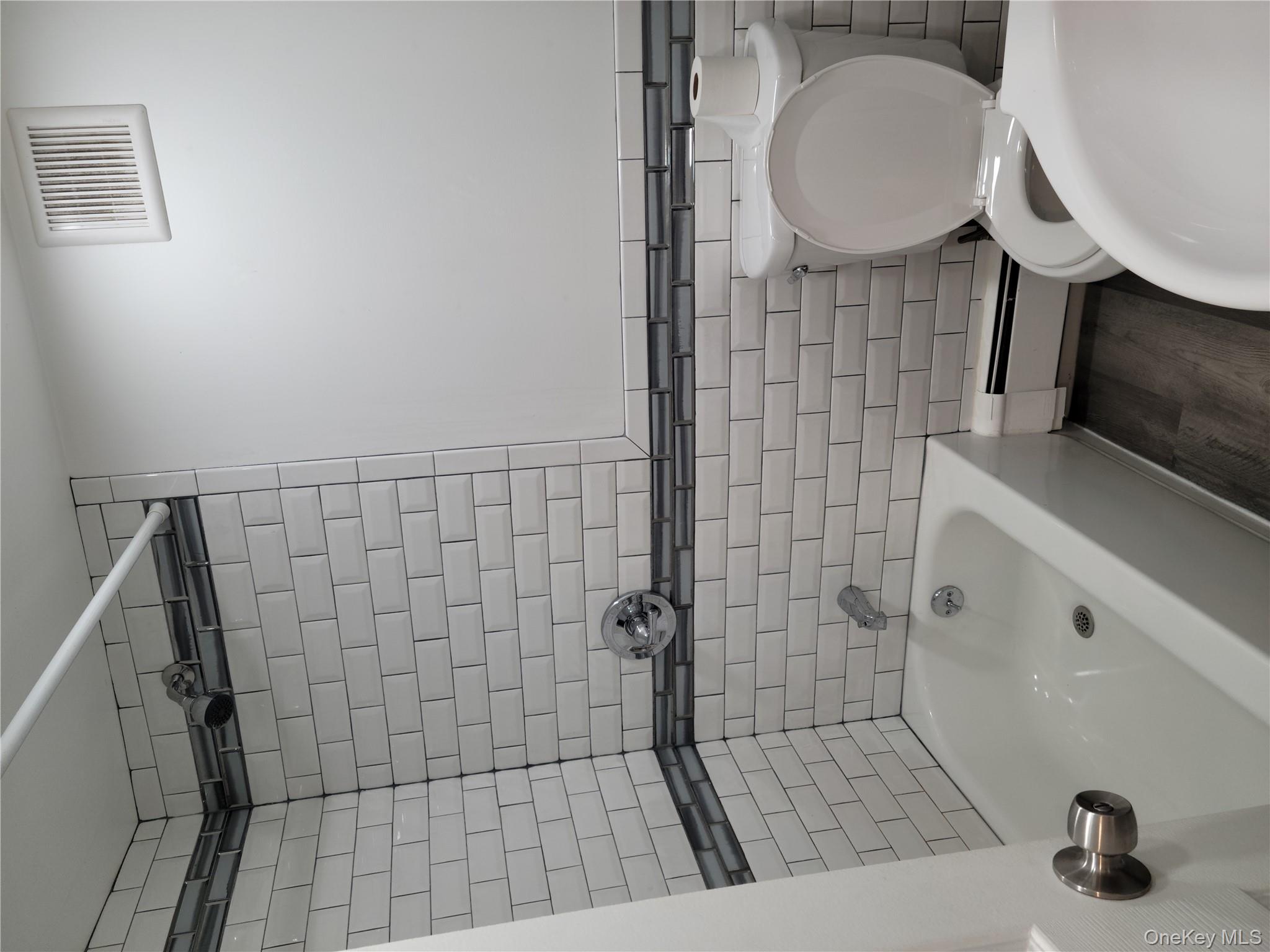 #11 photo, 15 Quaker Hill Road, 뉴욕주 Pleasant Valley , NY 12569