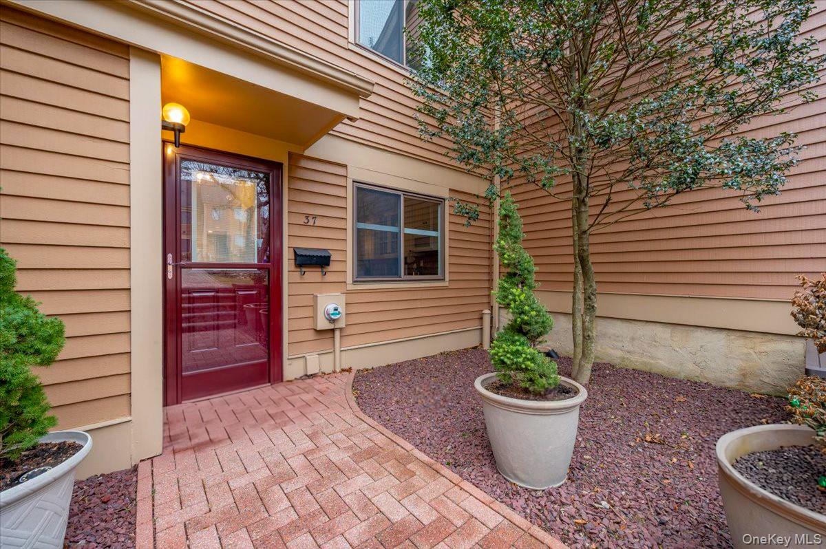 #1 photo, 37 Greenway Lane, Rye Brook , NY 10573