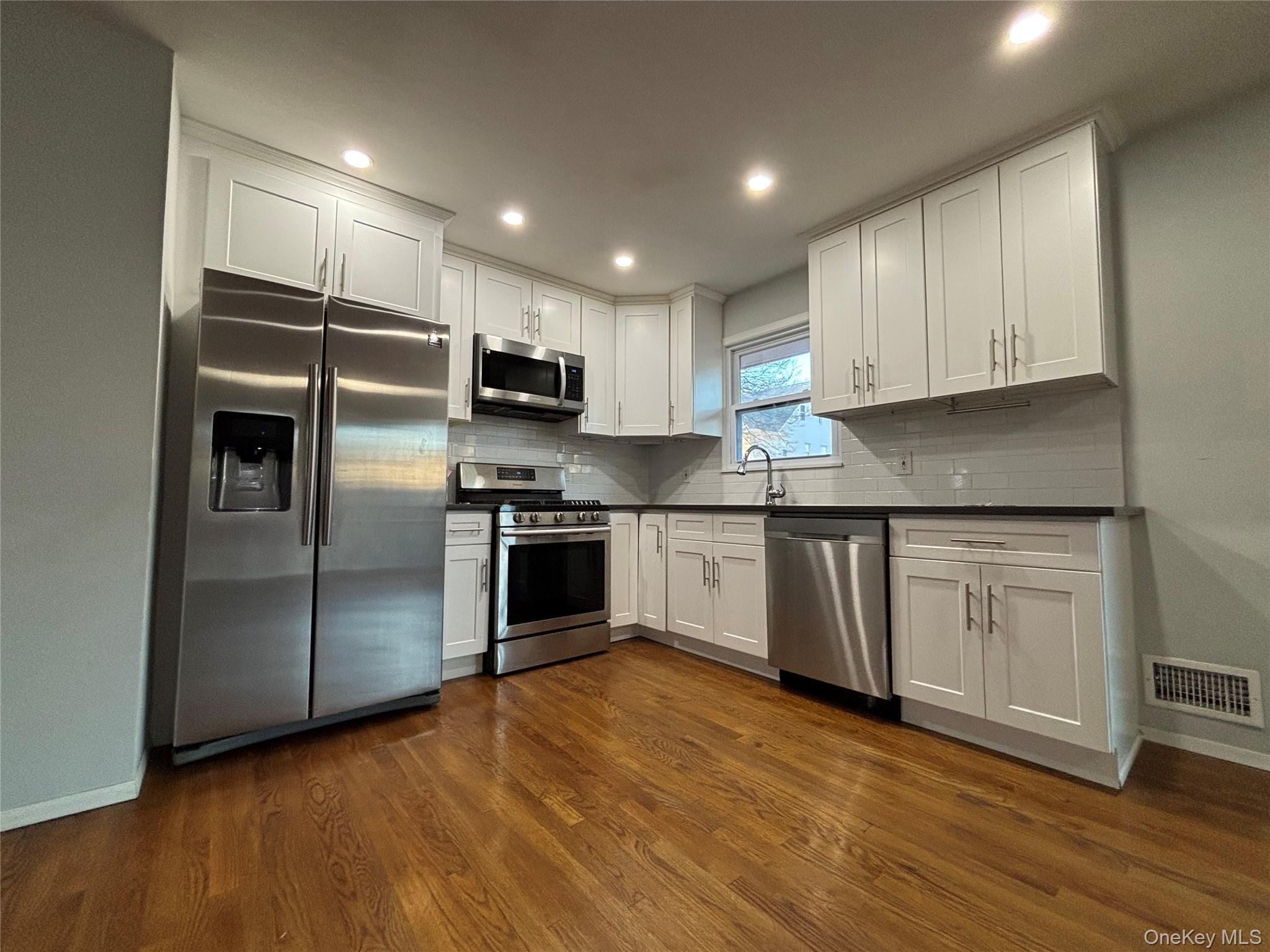 #5 photo, 11 Muir Place, New Rochelle , NY 10801